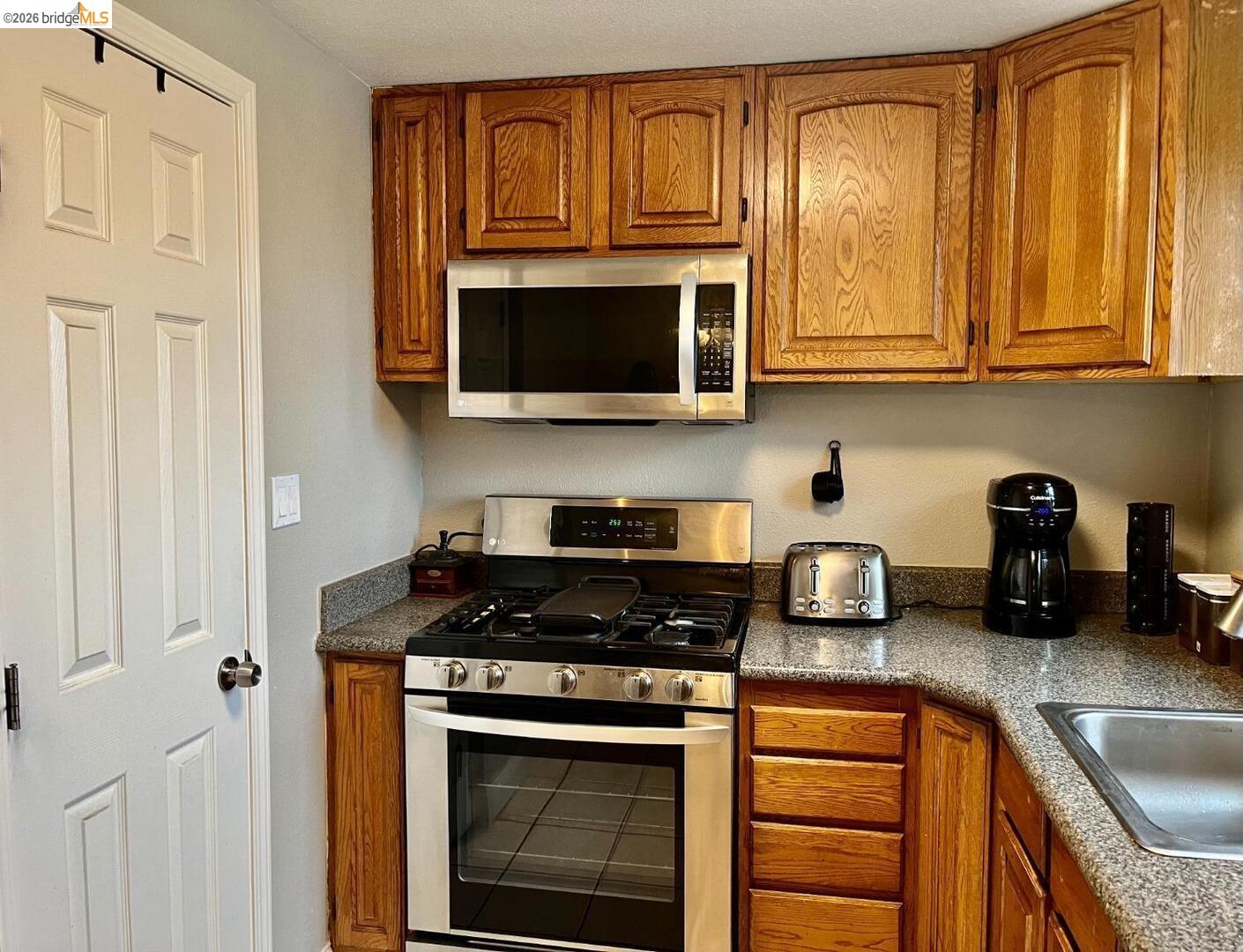 Detail Gallery Image 7 of 18 For 3839 Moonbeam Dr, Sacramento,  CA 95827 - 3 Beds | 1 Baths