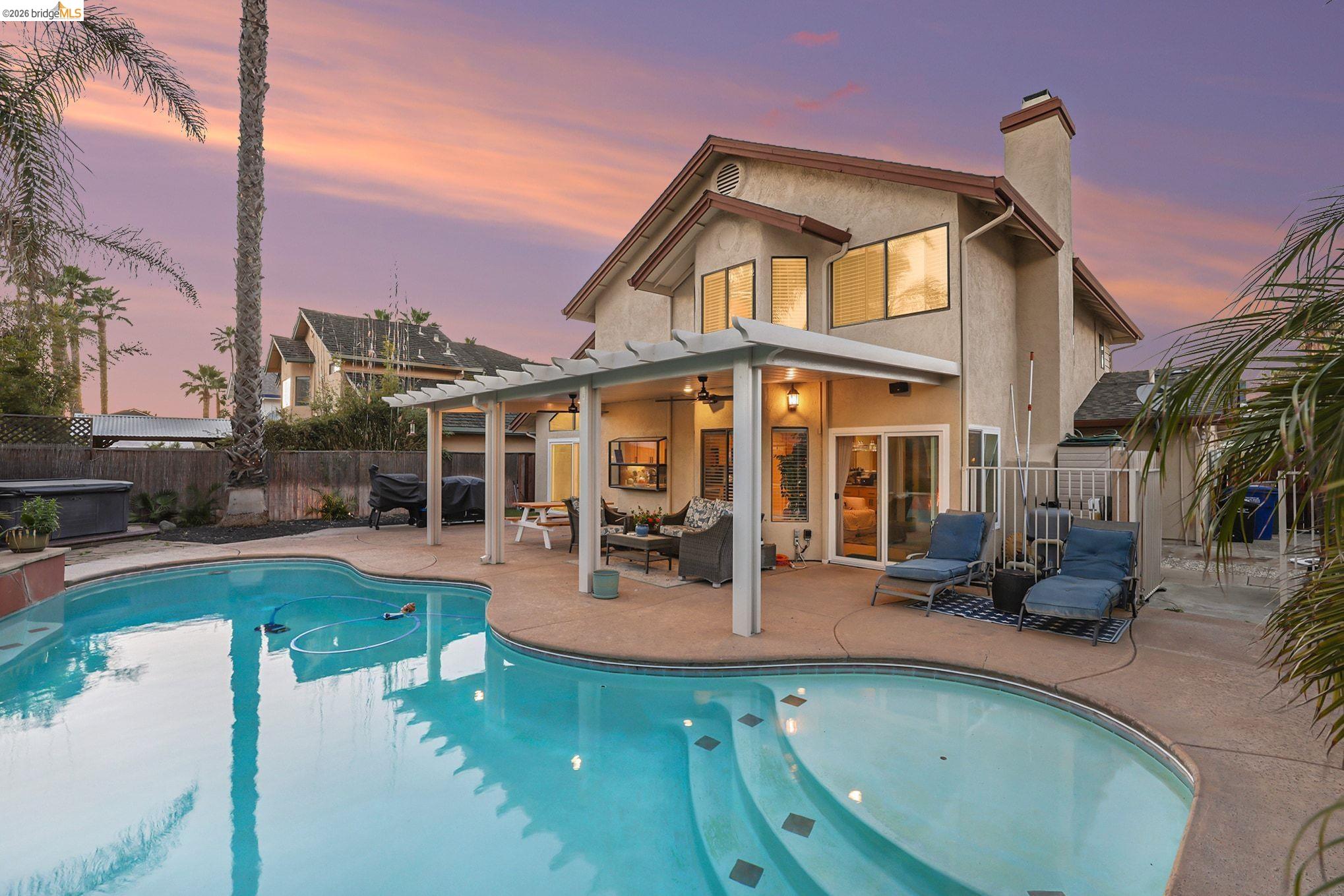 Detail Gallery Image 2 of 52 For 2110 Largo Ct, Discovery Bay,  CA 94505 - 3 Beds | 2/1 Baths