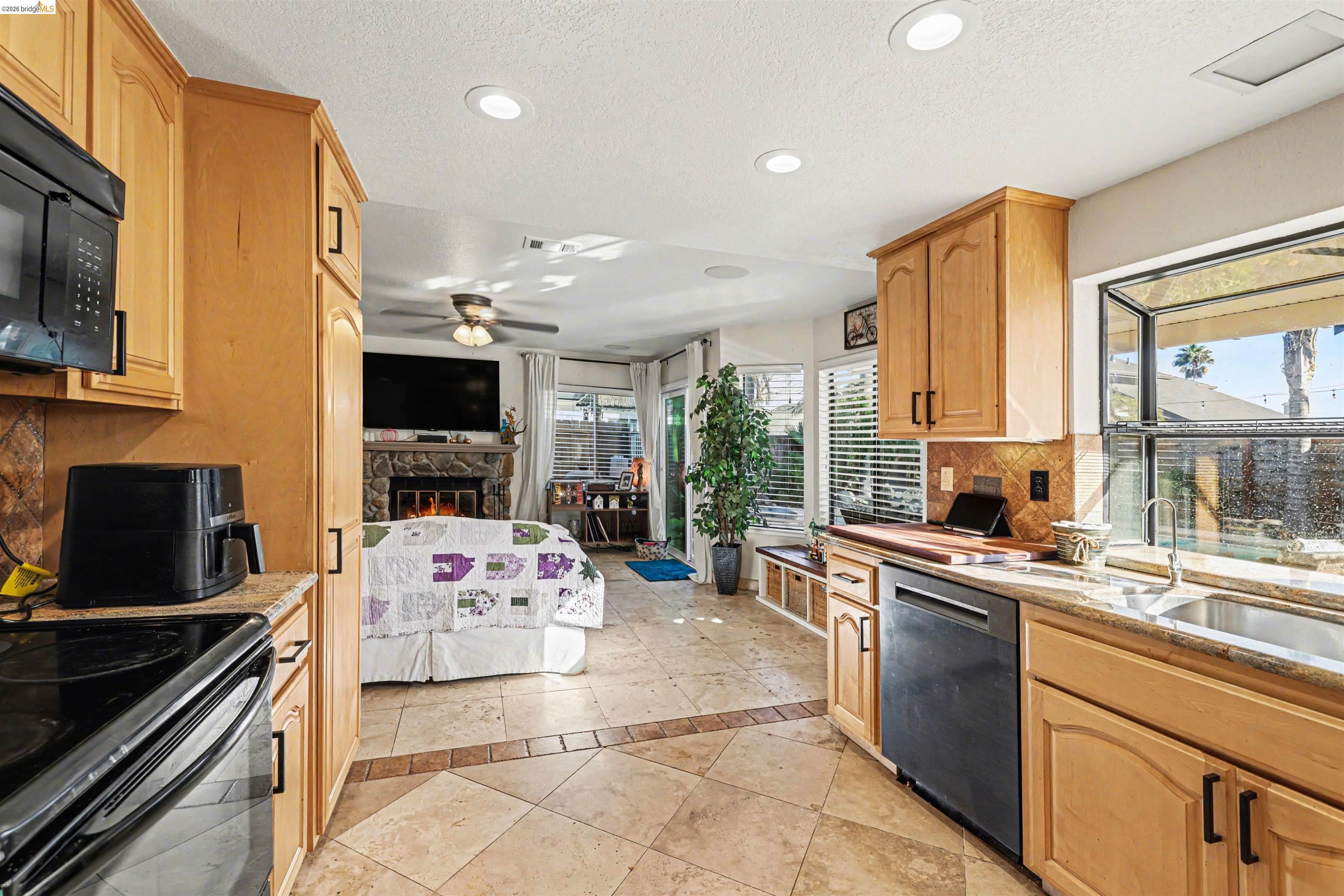 Detail Gallery Image 17 of 52 For 2110 Largo Ct, Discovery Bay,  CA 94505 - 3 Beds | 2/1 Baths