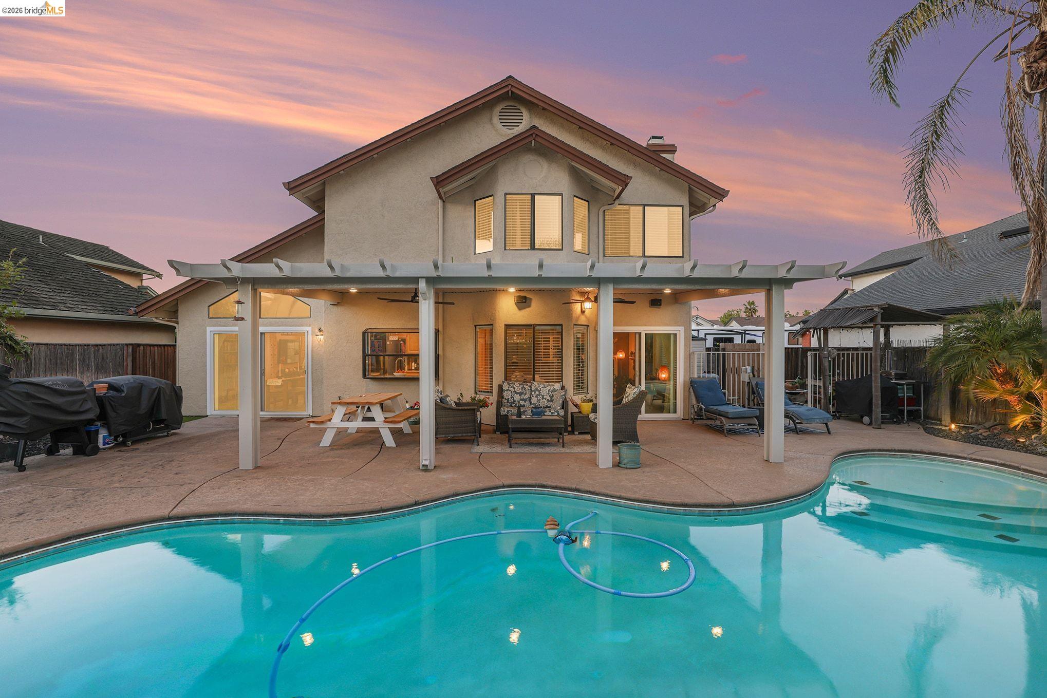 Detail Gallery Image 3 of 52 For 2110 Largo Ct, Discovery Bay,  CA 94505 - 3 Beds | 2/1 Baths