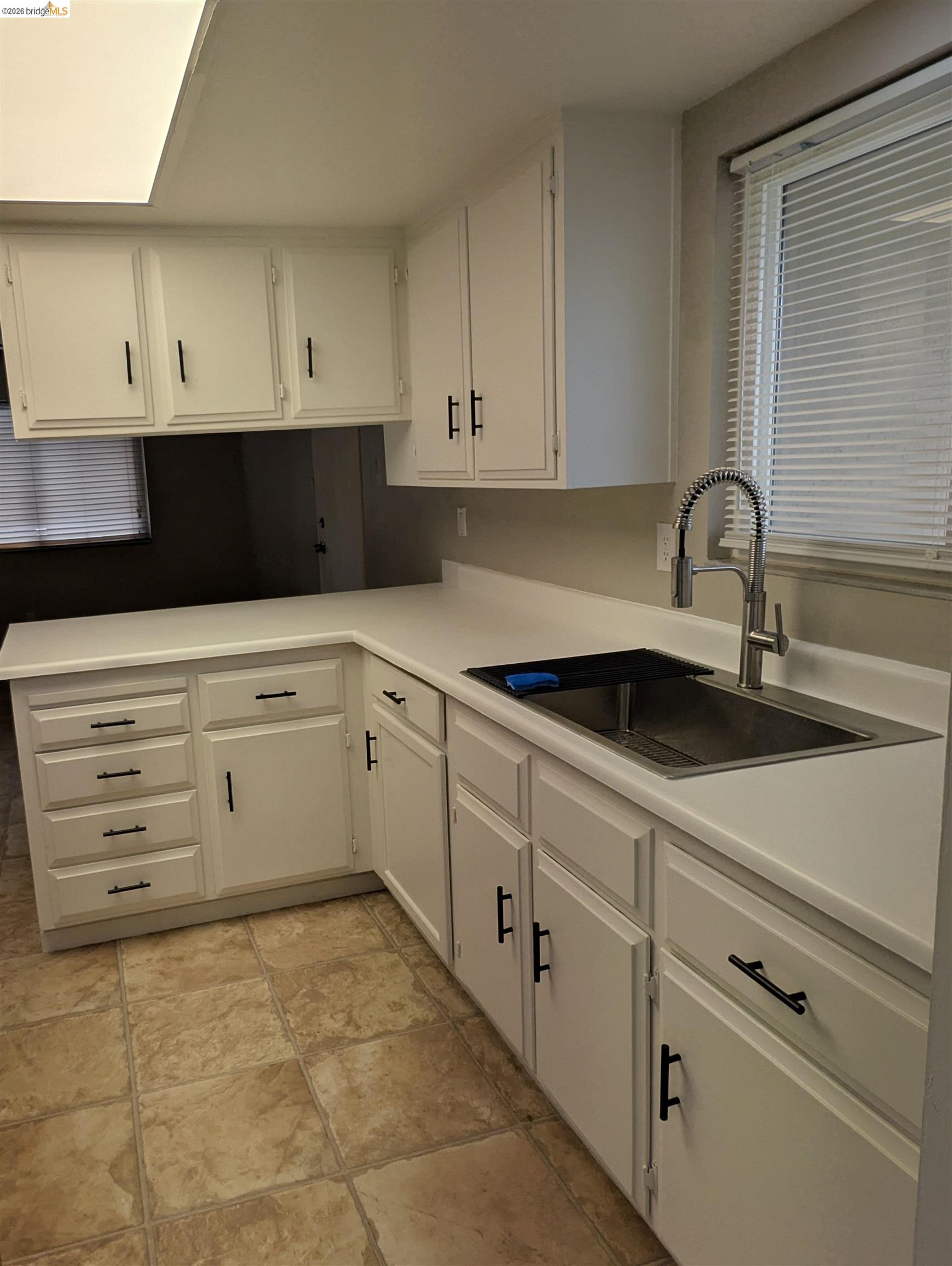 Detail Gallery Image 2 of 8 For 1504 Mission Dr, Antioch,  CA 94509 - 3 Beds | 2 Baths