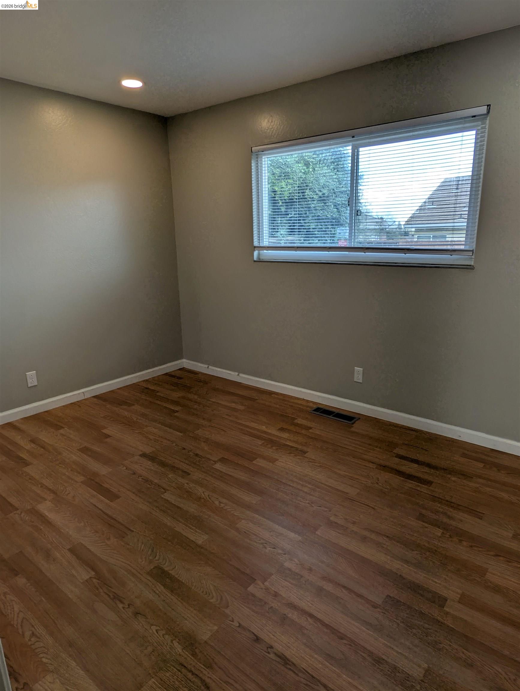 Detail Gallery Image 5 of 8 For 1504 Mission Dr, Antioch,  CA 94509 - 3 Beds | 2 Baths