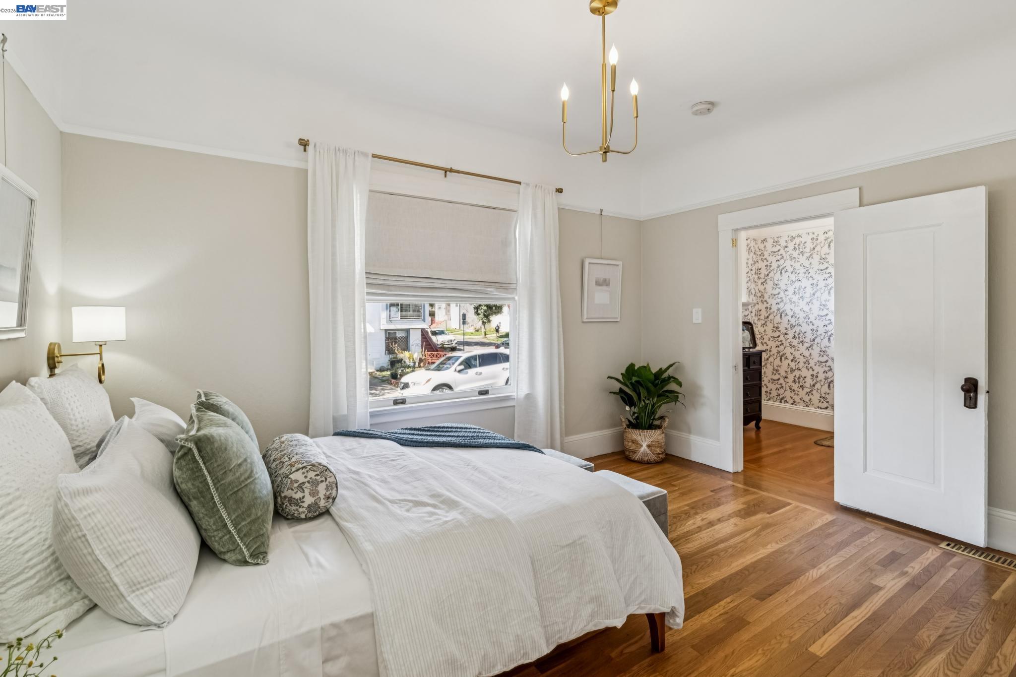 Detail Gallery Image 16 of 27 For 2200 San Jose Ave, Alameda,  CA 94501 - 2 Beds | 1/1 Baths