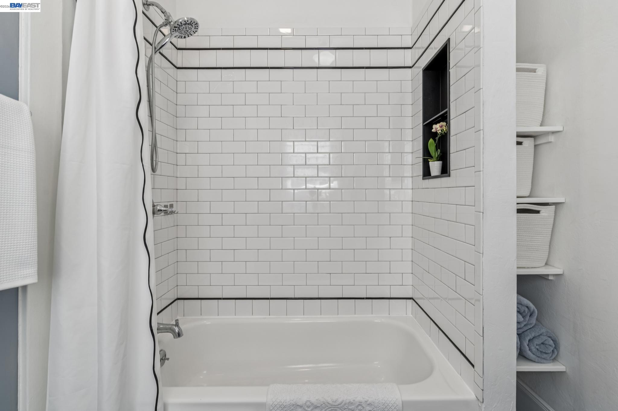 Detail Gallery Image 18 of 27 For 2200 San Jose Ave, Alameda,  CA 94501 - 2 Beds | 1/1 Baths