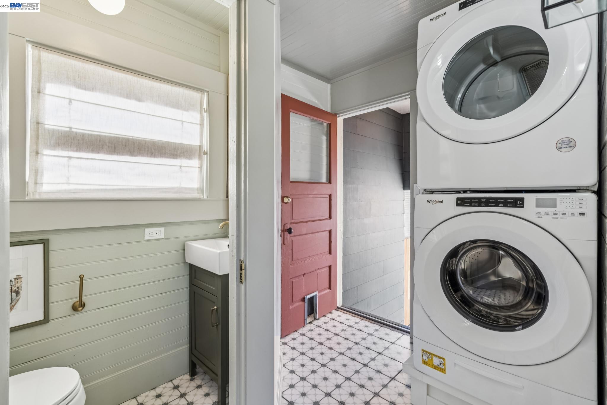 Detail Gallery Image 23 of 27 For 2200 San Jose Ave, Alameda,  CA 94501 - 2 Beds | 1/1 Baths