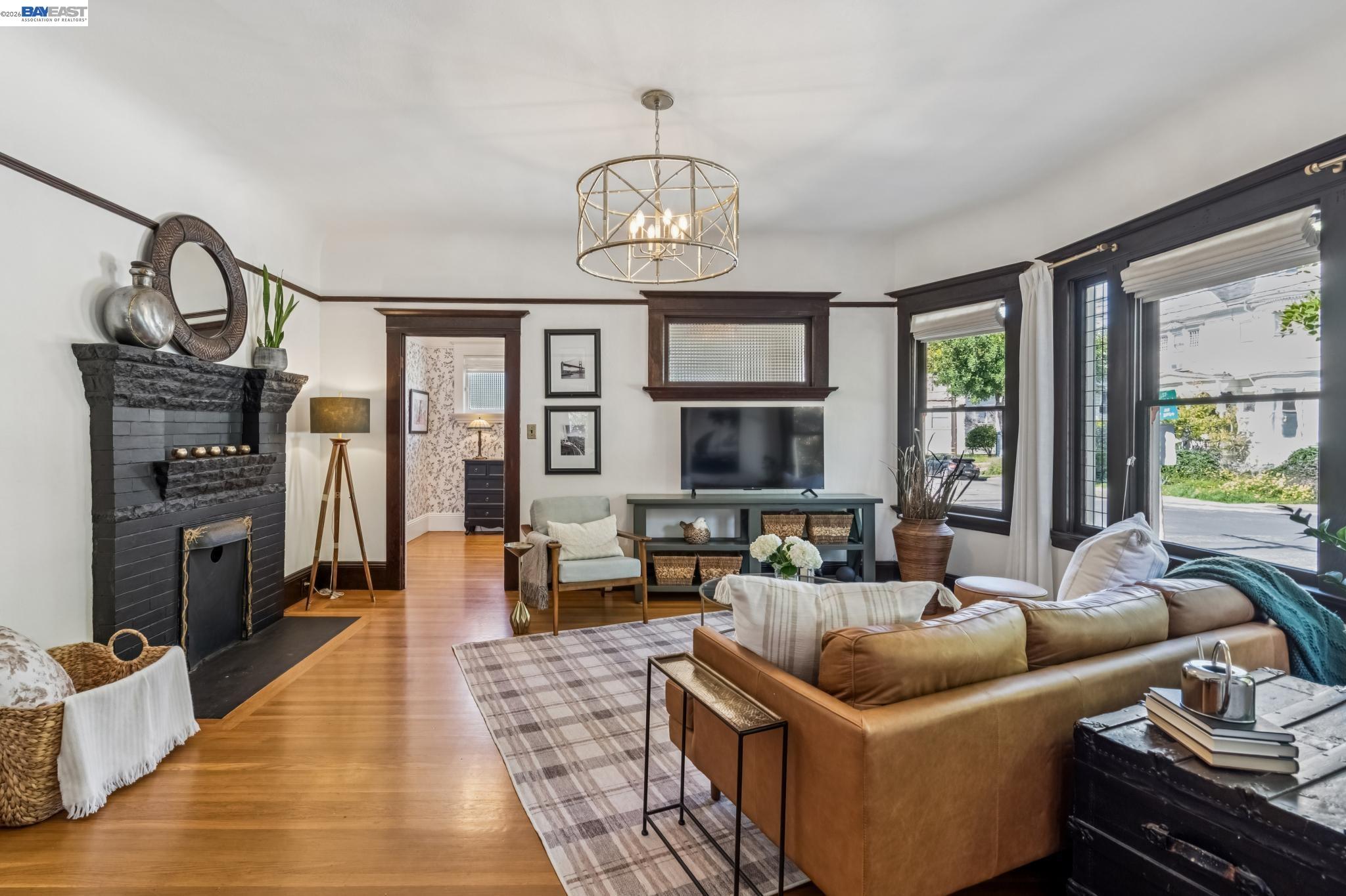 Detail Gallery Image 9 of 27 For 2200 San Jose Ave, Alameda,  CA 94501 - 2 Beds | 1/1 Baths