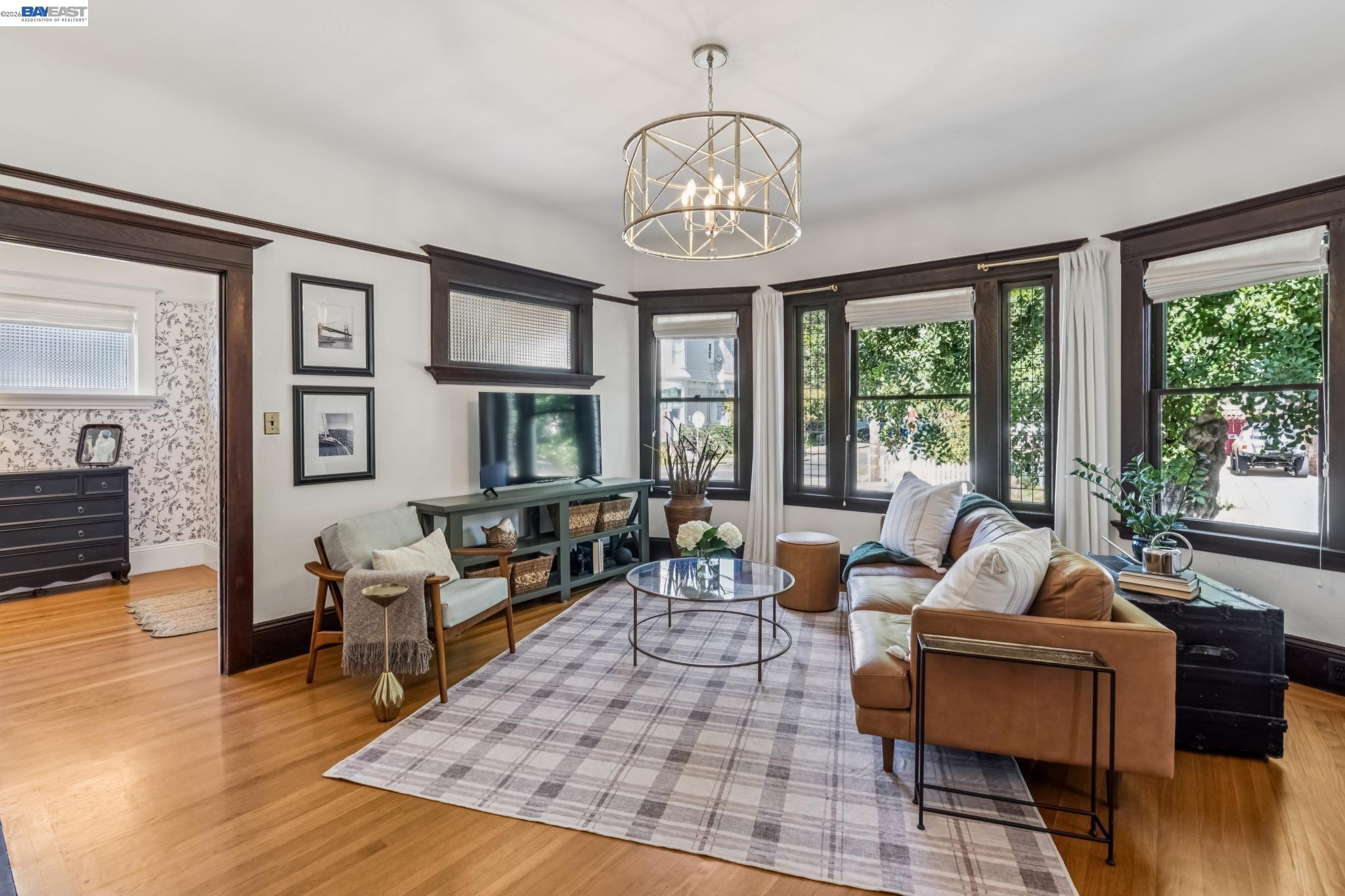 Detail Gallery Image 10 of 27 For 2200 San Jose Ave, Alameda,  CA 94501 - 2 Beds | 1/1 Baths