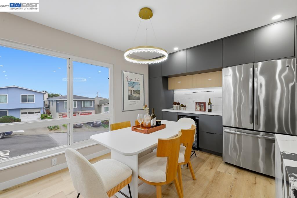 Detail Gallery Image 13 of 60 For 168 Belcrest Ave, Daly City,  CA 94015 - 3 Beds | 3 Baths