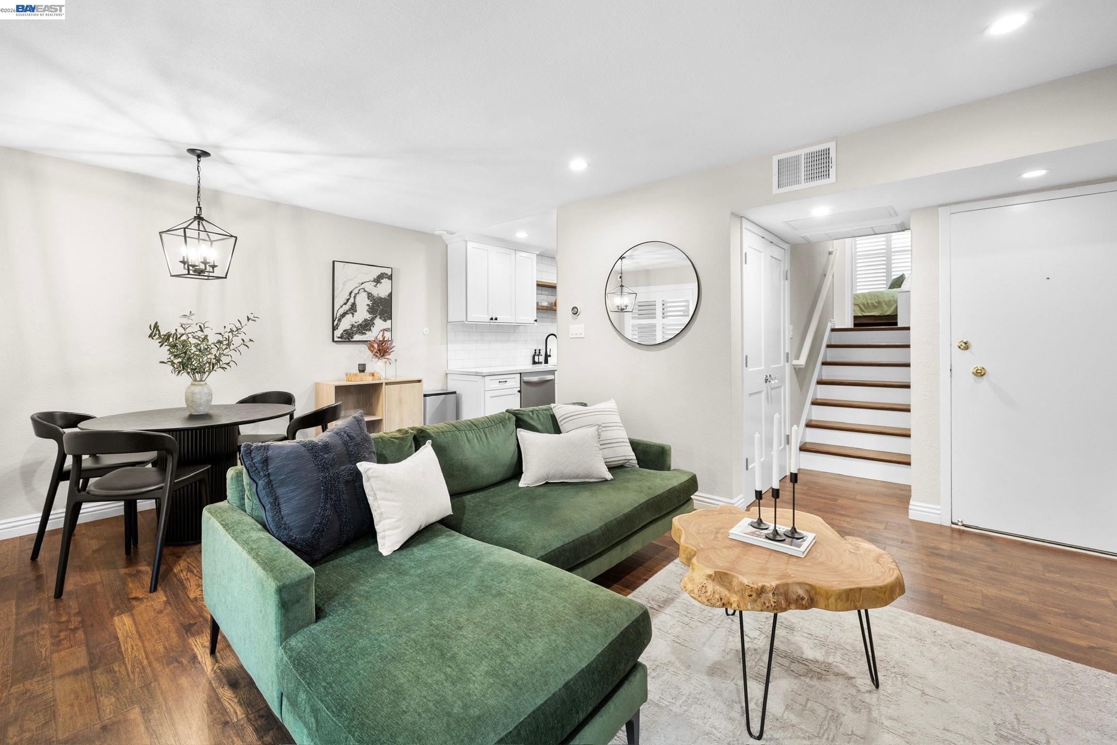 Photo #2: 41126159 Listing: Photo #2