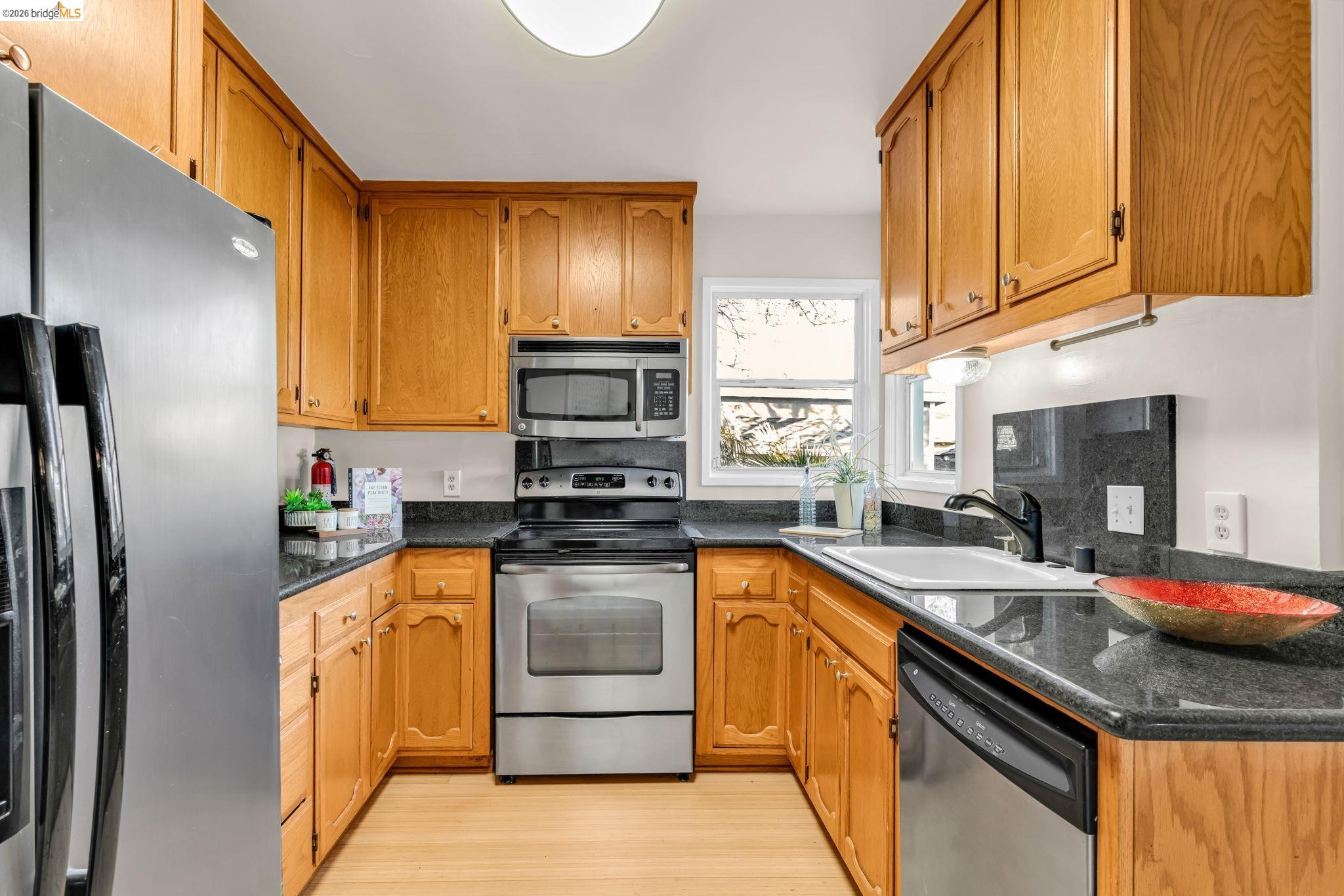 Detail Gallery Image 17 of 43 For 4215 Nevin Ave, Richmond,  CA 94805 - 2 Beds | 2 Baths