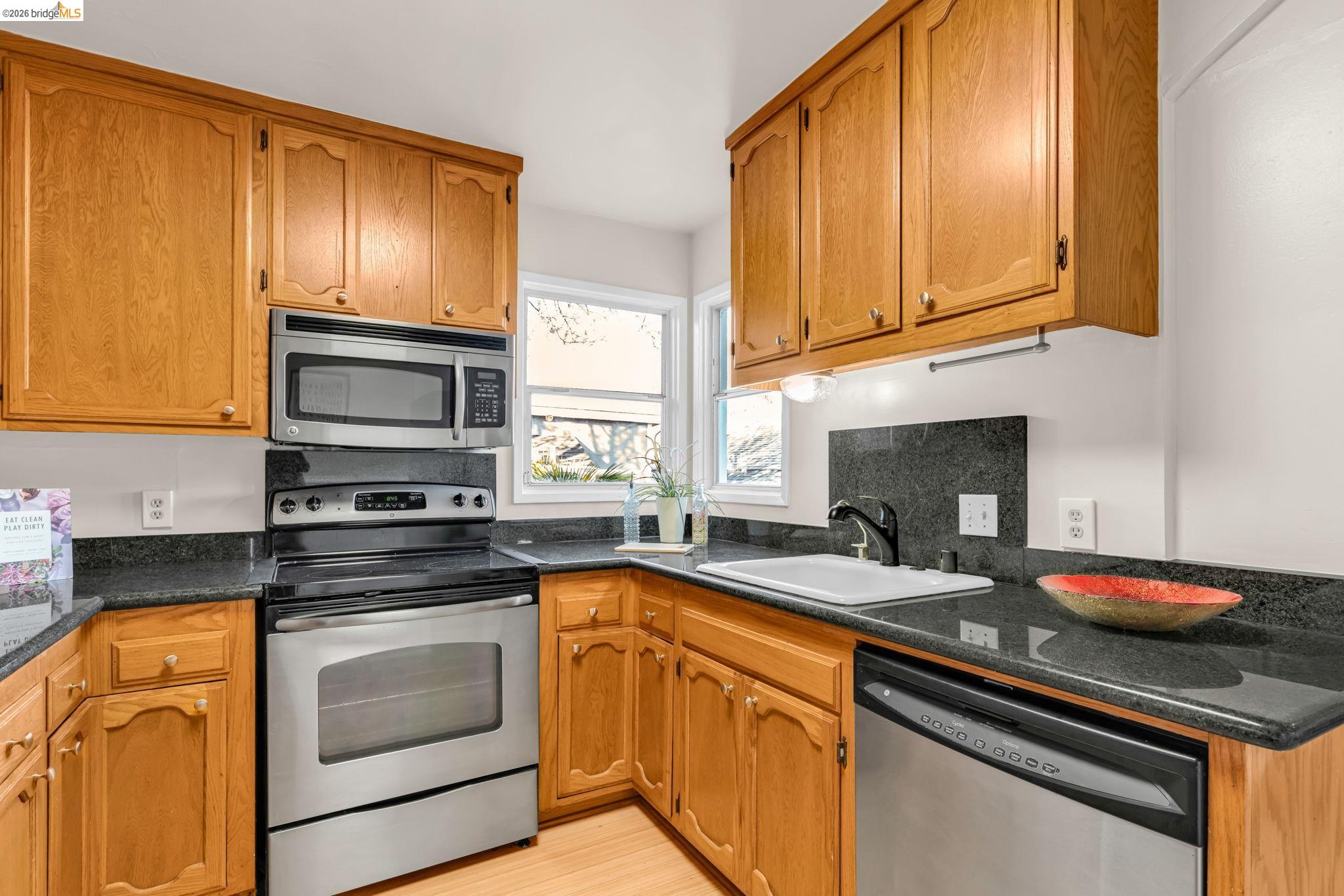 Detail Gallery Image 18 of 43 For 4215 Nevin Ave, Richmond,  CA 94805 - 2 Beds | 2 Baths