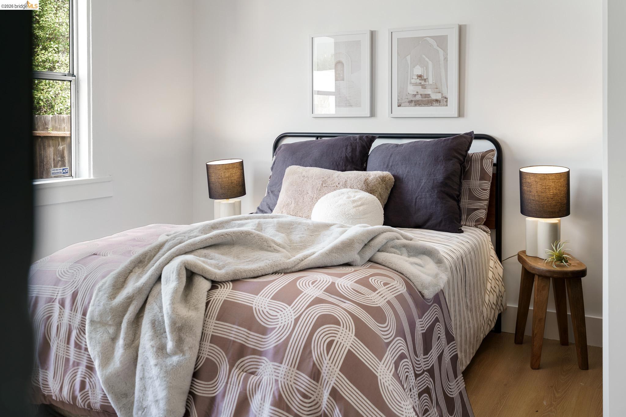 Detail Gallery Image 12 of 51 For 1004 39th St, Oakland,  CA 94608 - 2 Beds | 2 Baths