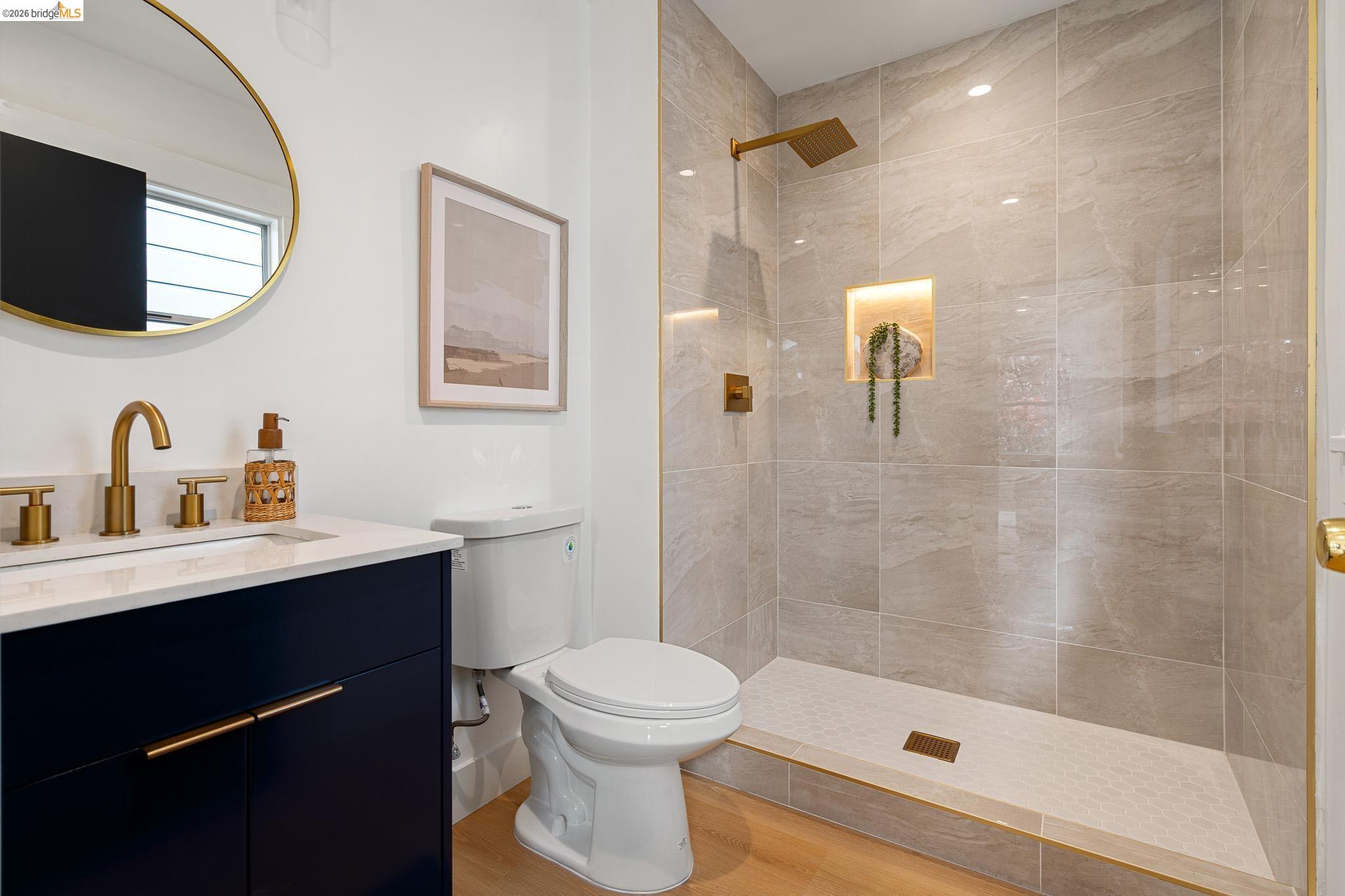 Detail Gallery Image 20 of 51 For 1004 39th St, Oakland,  CA 94608 - 2 Beds | 2 Baths