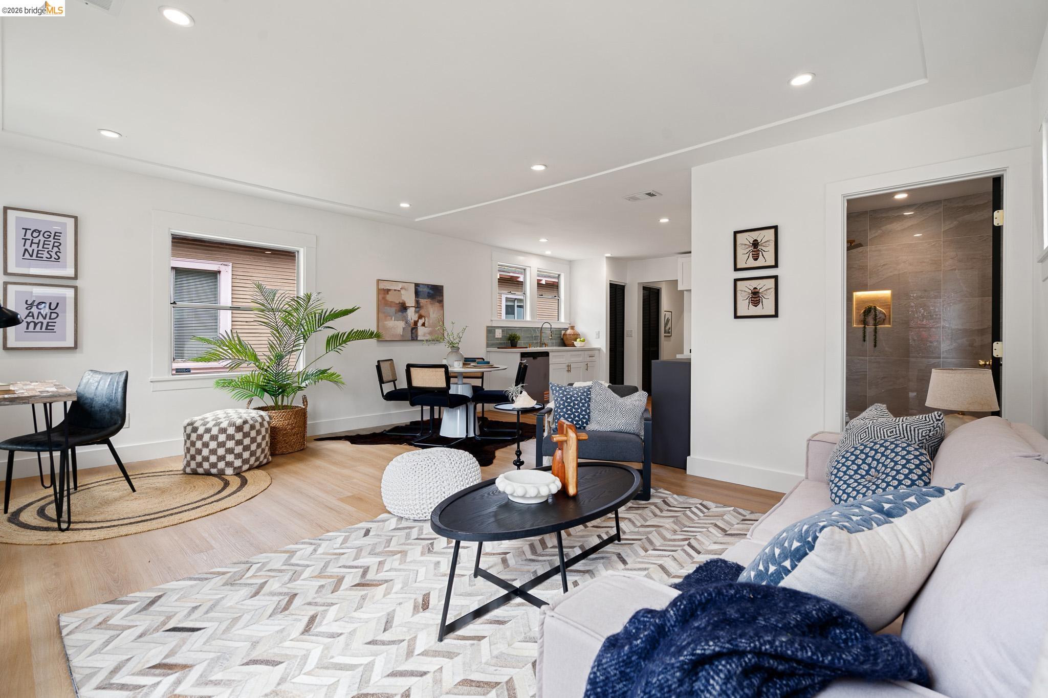 Detail Gallery Image 3 of 51 For 1004 39th St, Oakland,  CA 94608 - 2 Beds | 2 Baths