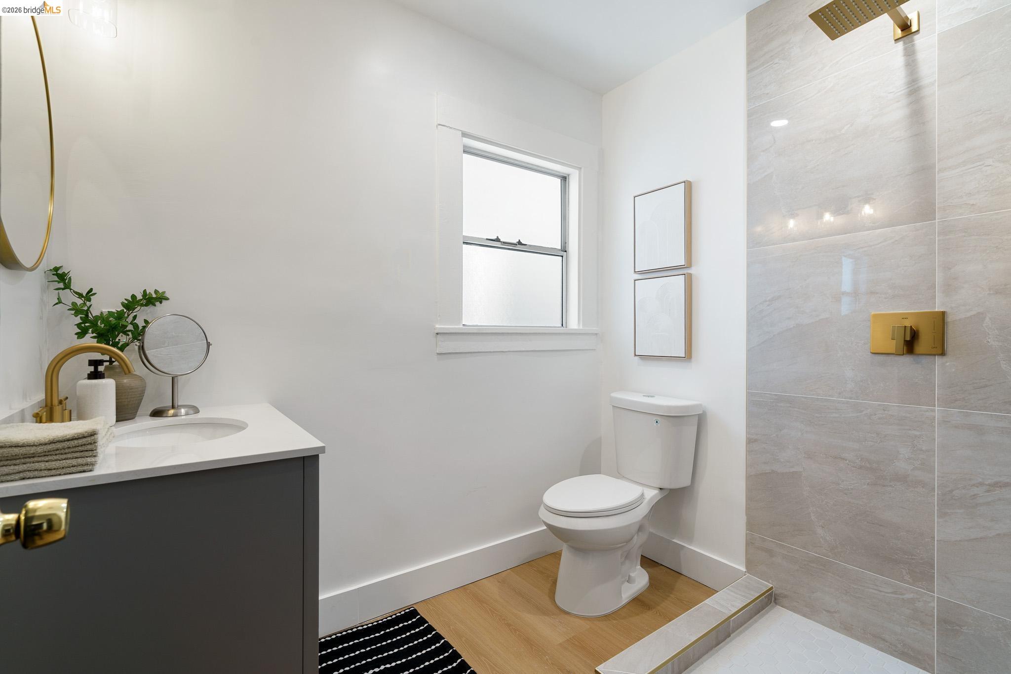 Detail Gallery Image 22 of 51 For 1004 39th St, Oakland,  CA 94608 - 2 Beds | 2 Baths