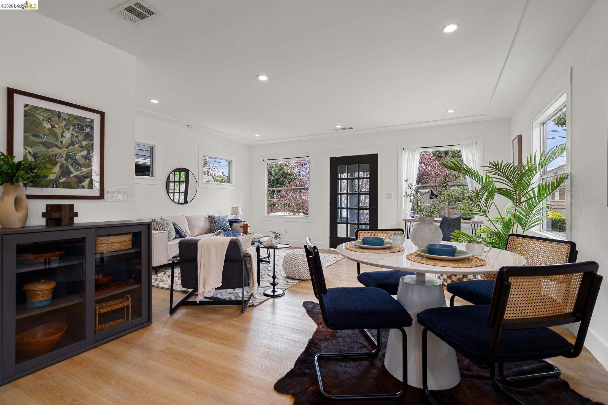 Detail Gallery Image 4 of 51 For 1004 39th St, Oakland,  CA 94608 - 2 Beds | 2 Baths