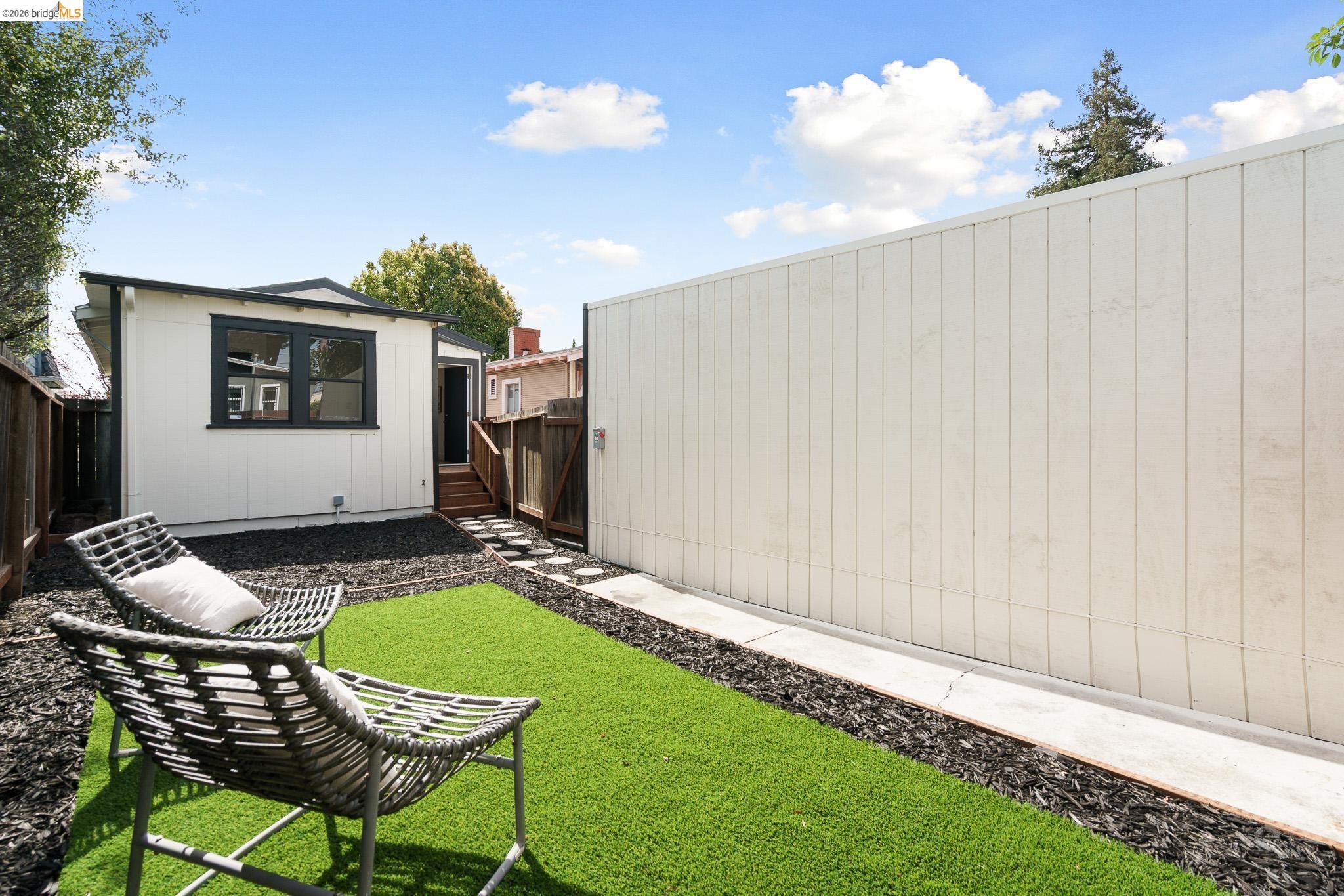 Detail Gallery Image 31 of 51 For 1004 39th St, Oakland,  CA 94608 - 2 Beds | 2 Baths