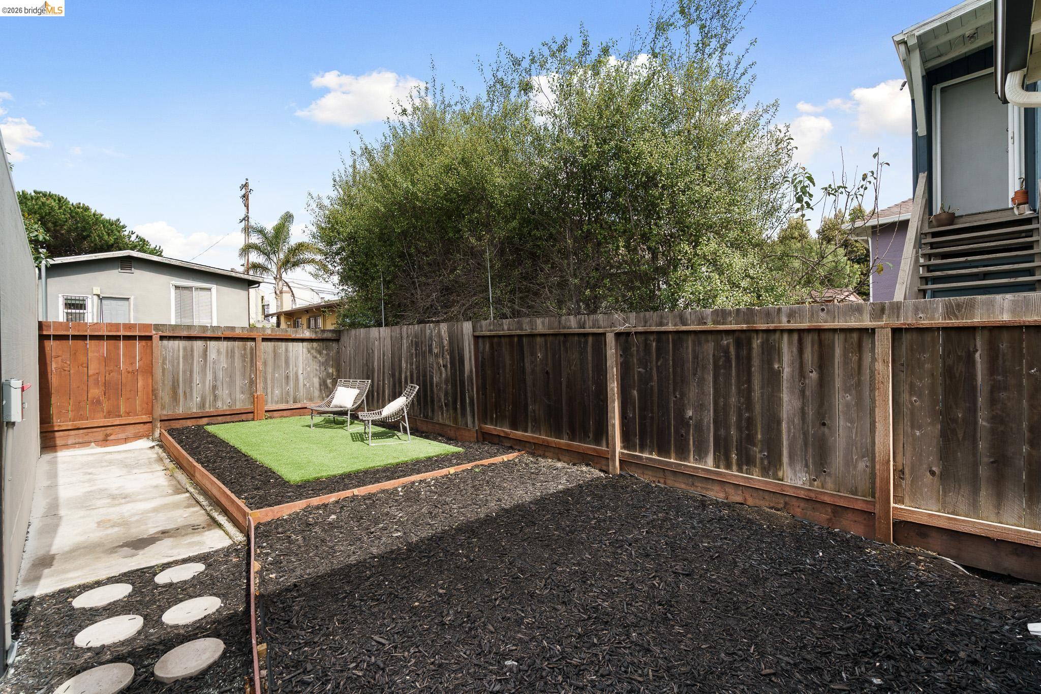 Detail Gallery Image 34 of 51 For 1004 39th St, Oakland,  CA 94608 - 2 Beds | 2 Baths