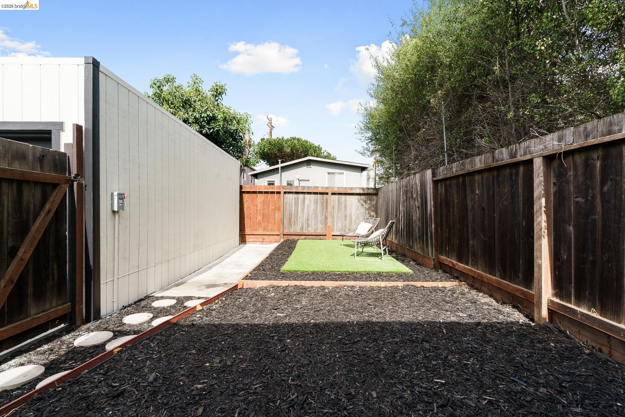 Detail Gallery Image 35 of 51 For 1004 39th St, Oakland,  CA 94608 - 2 Beds | 2 Baths