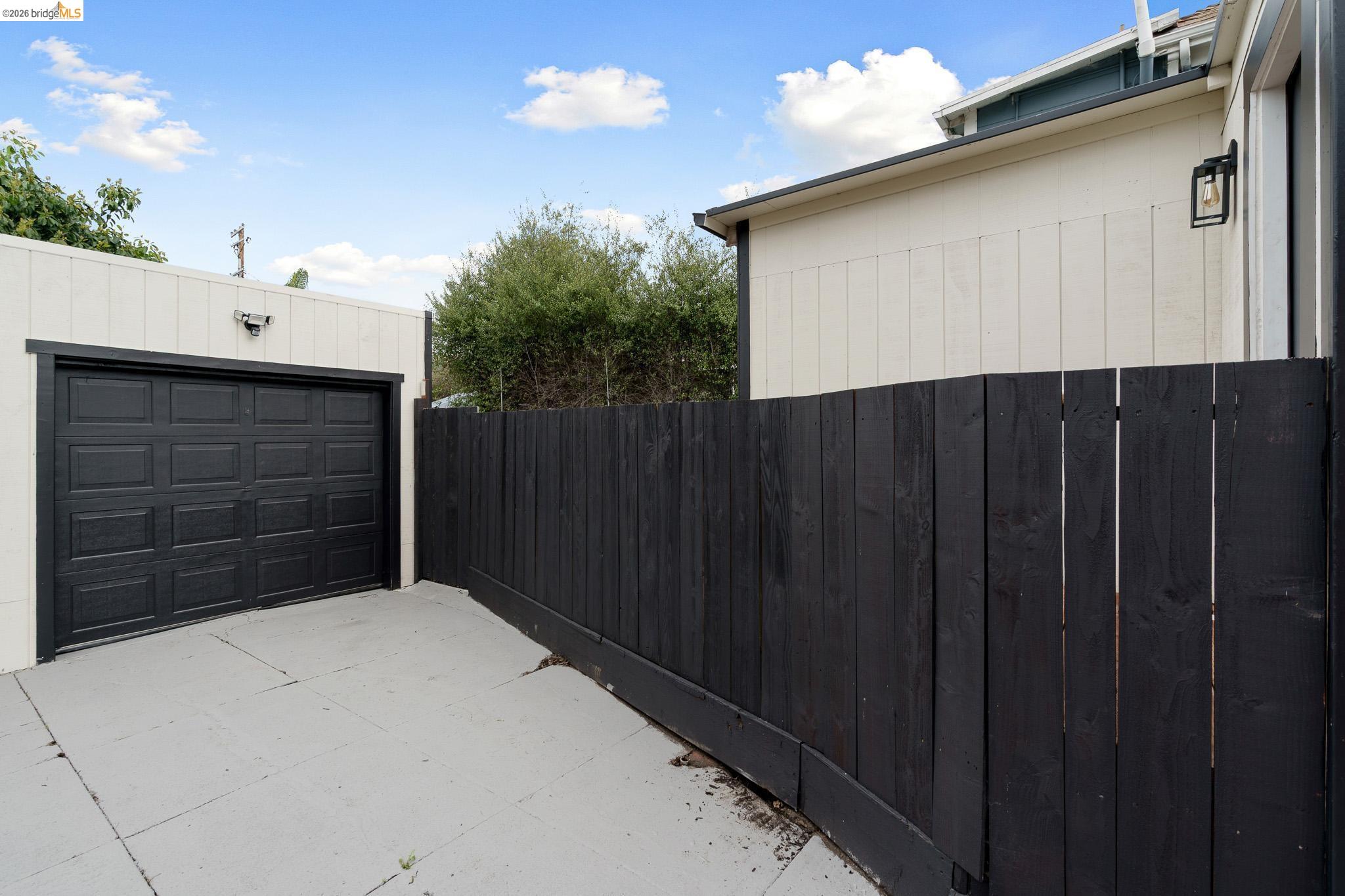 Detail Gallery Image 38 of 51 For 1004 39th St, Oakland,  CA 94608 - 2 Beds | 2 Baths