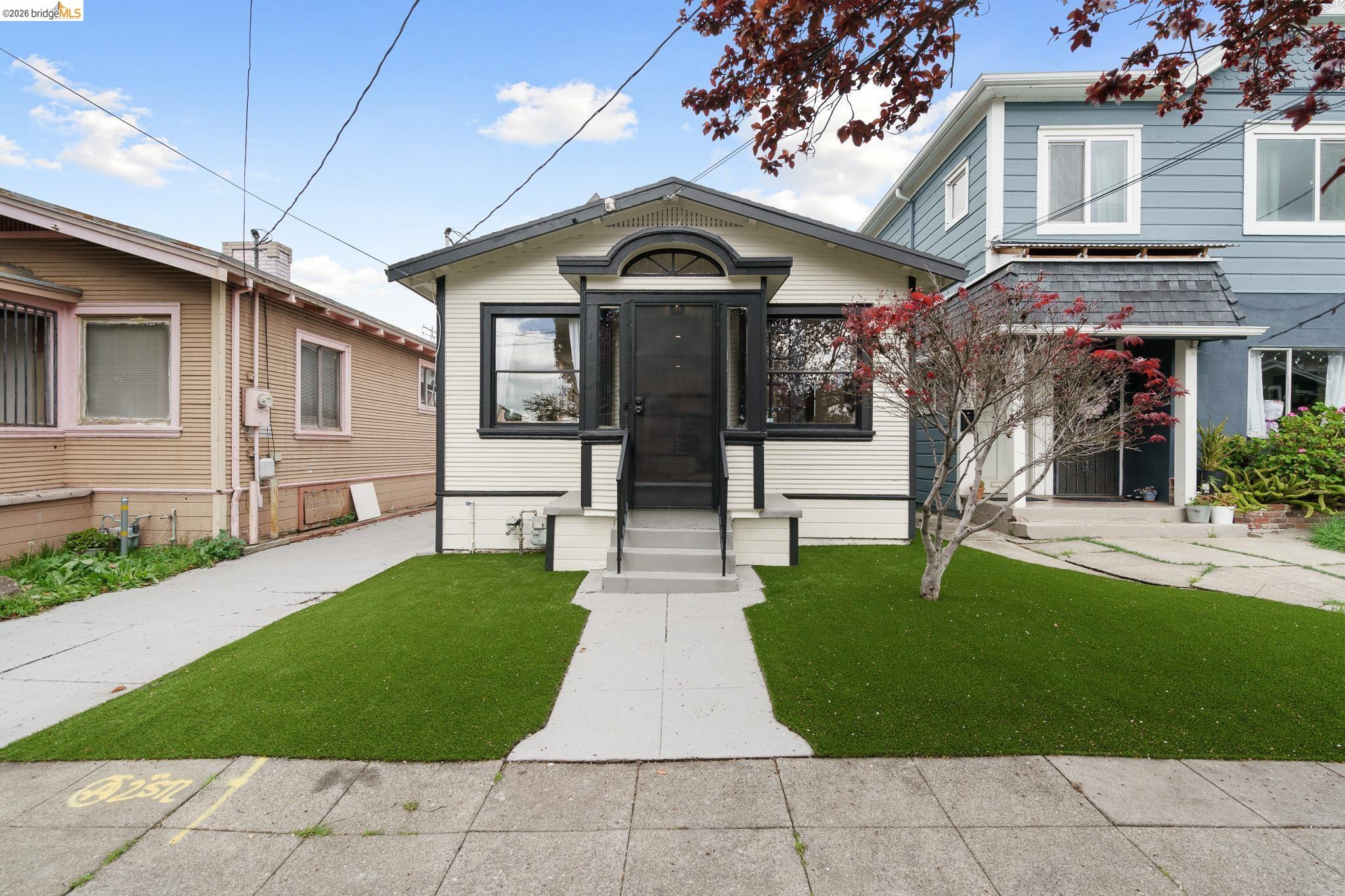 Detail Gallery Image 39 of 51 For 1004 39th St, Oakland,  CA 94608 - 2 Beds | 2 Baths