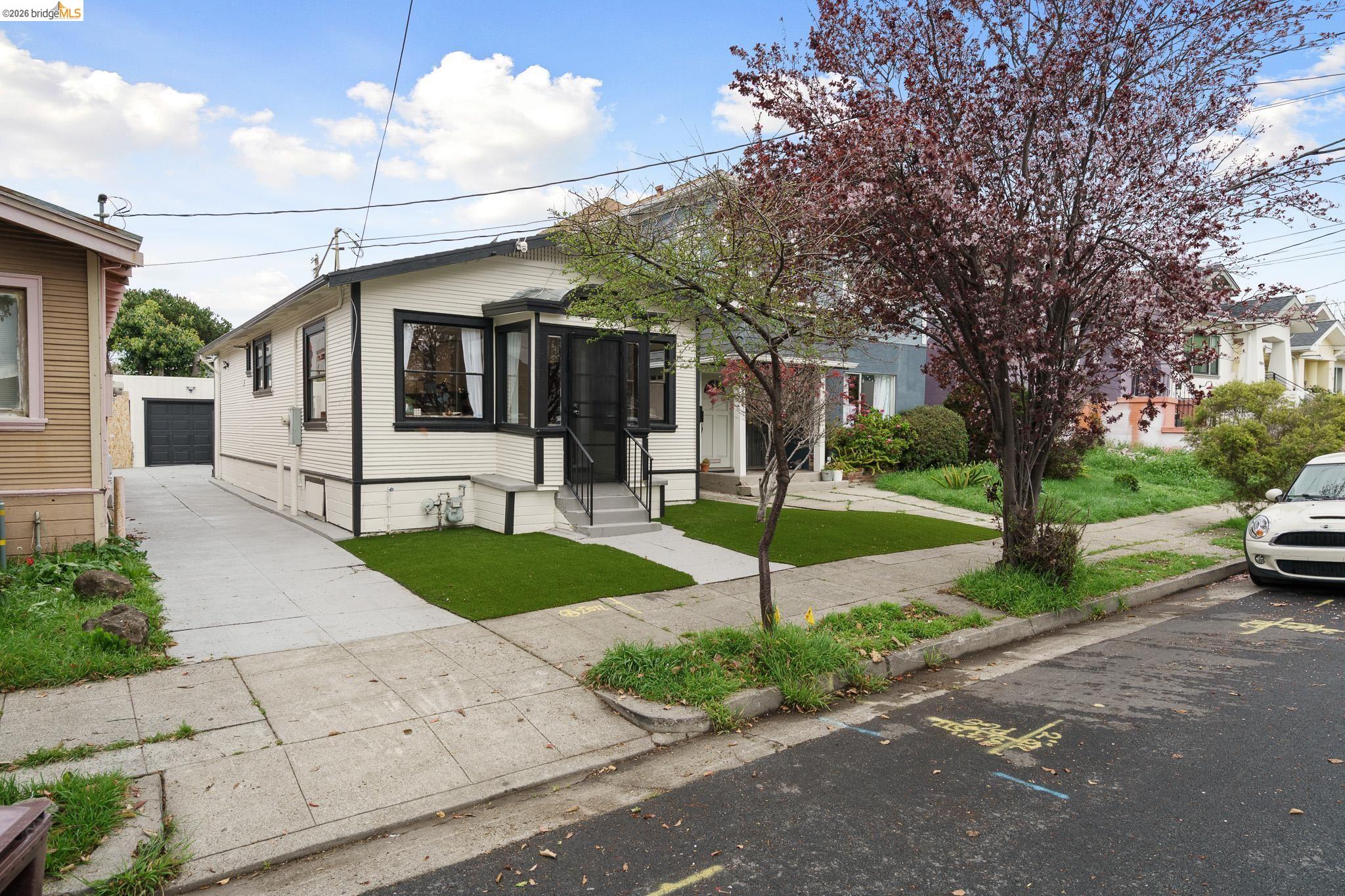 Detail Gallery Image 43 of 51 For 1004 39th St, Oakland,  CA 94608 - 2 Beds | 2 Baths