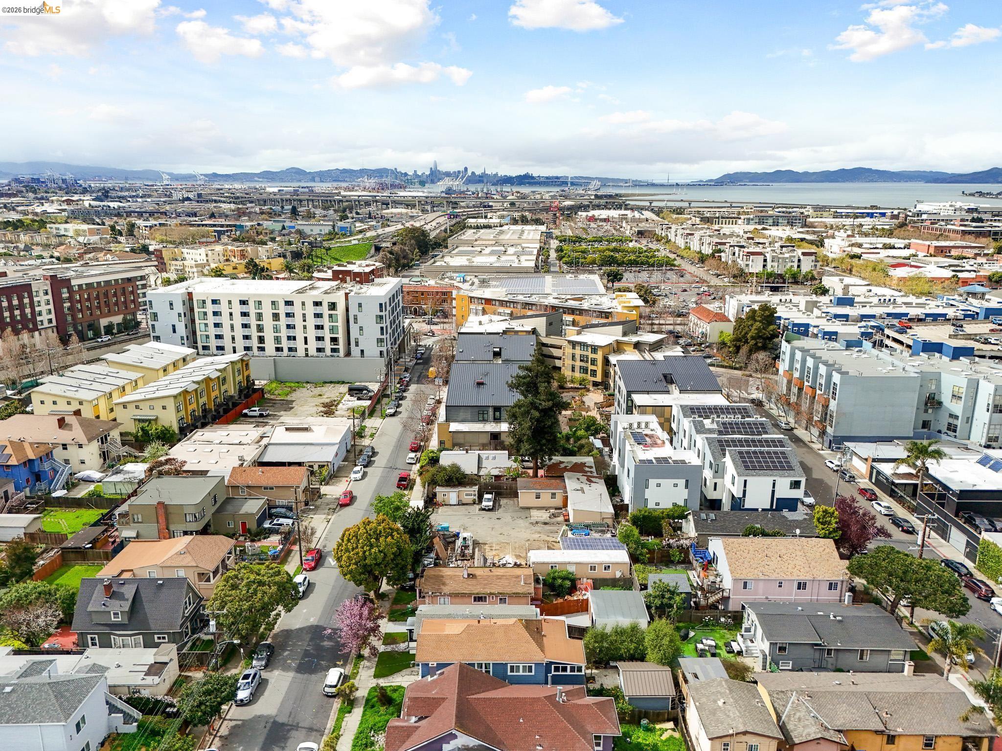 Detail Gallery Image 45 of 51 For 1004 39th St, Oakland,  CA 94608 - 2 Beds | 2 Baths