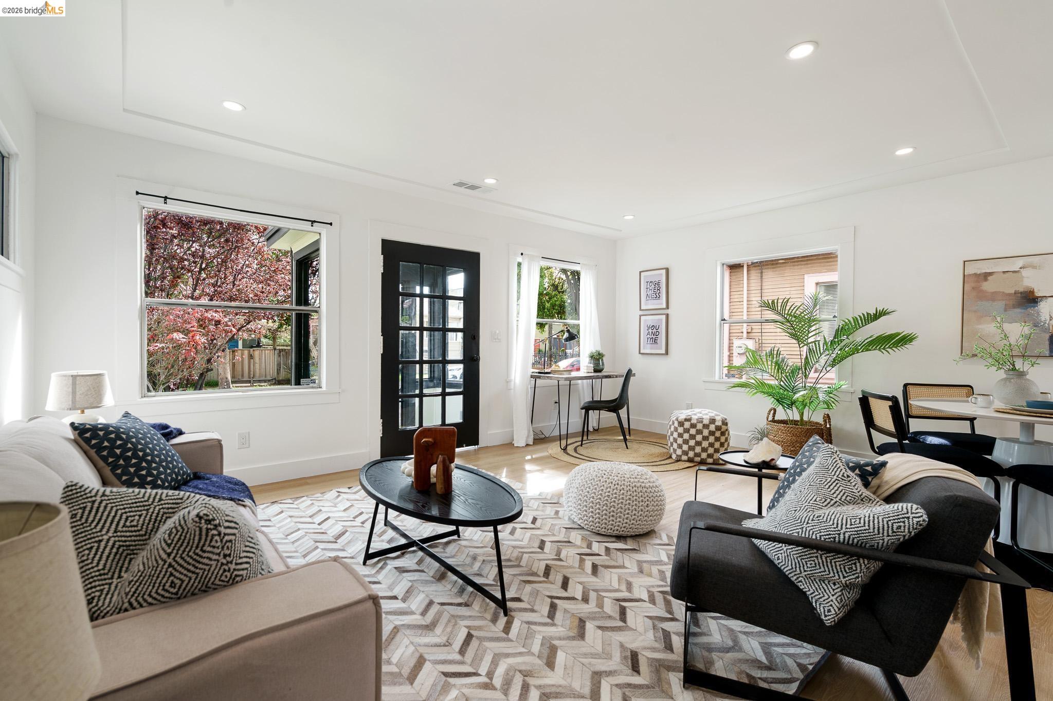 Detail Gallery Image 7 of 51 For 1004 39th St, Oakland,  CA 94608 - 2 Beds | 2 Baths