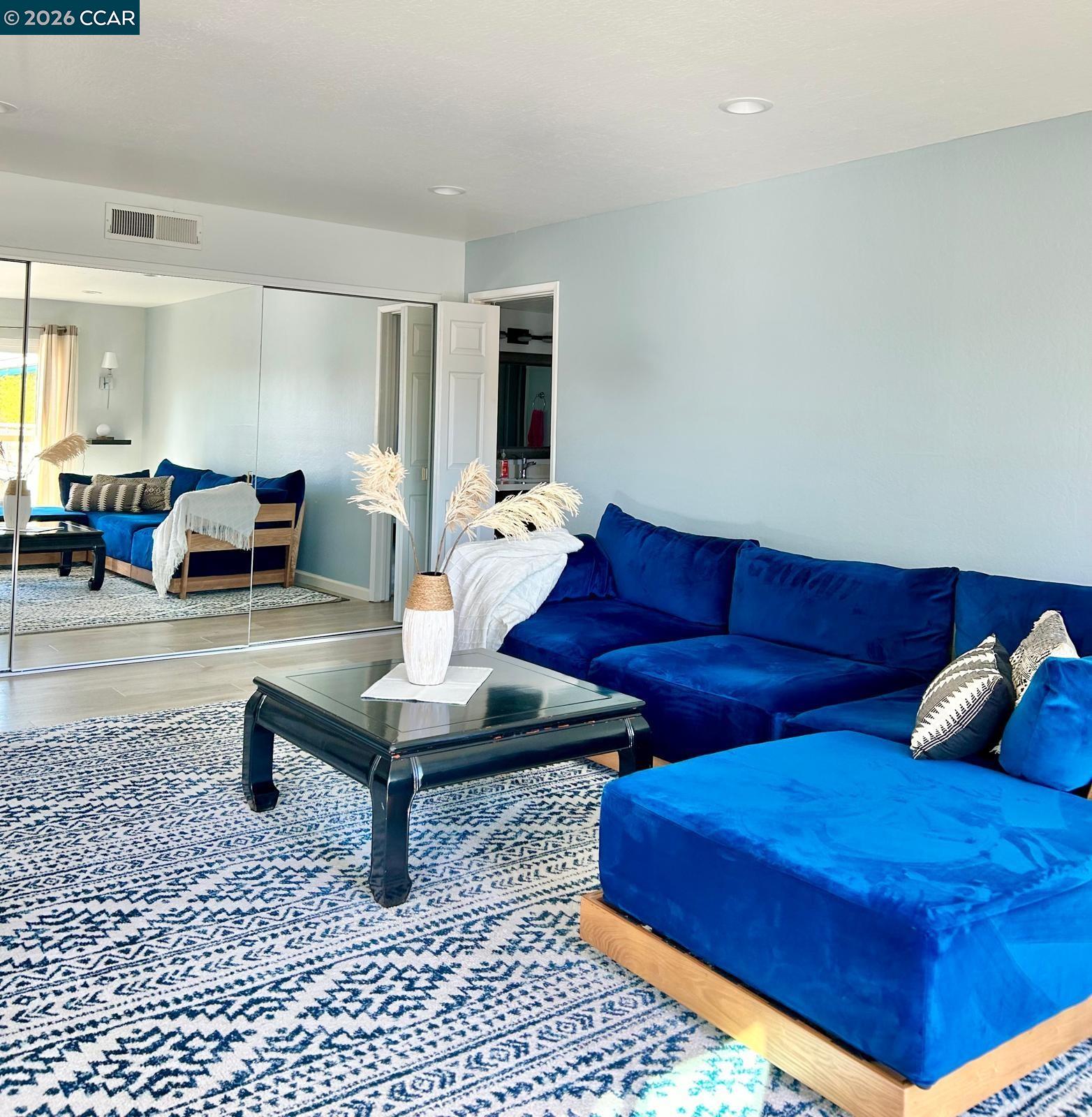 Photo #3: 41126168 Listing: Photo #3