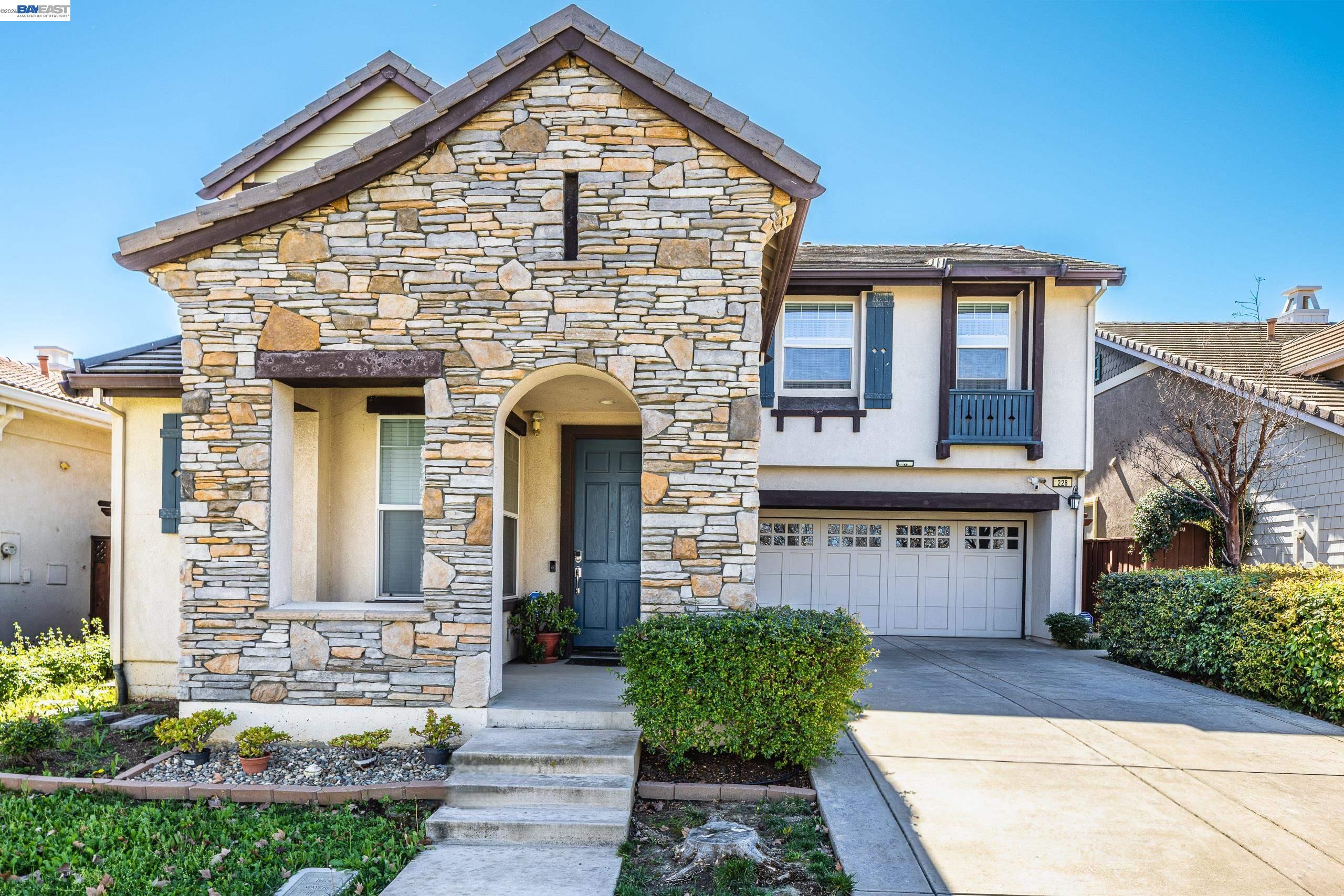 Detail Gallery Image 1 of 25 For 228 W Heritage, Mountain House,  CA 95391 - 4 Beds | 2/1 Baths