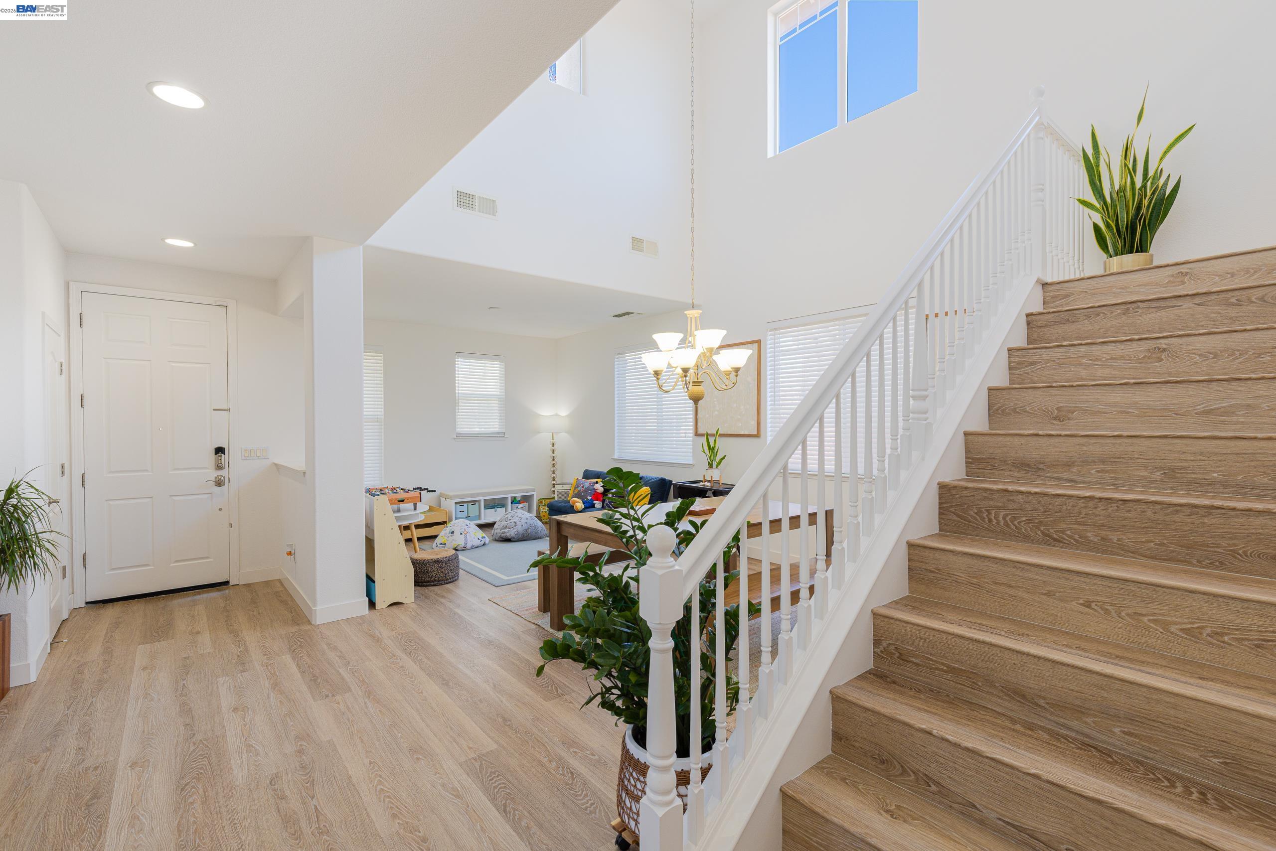 Detail Gallery Image 3 of 25 For 228 W Heritage, Mountain House,  CA 95391 - 4 Beds | 2/1 Baths