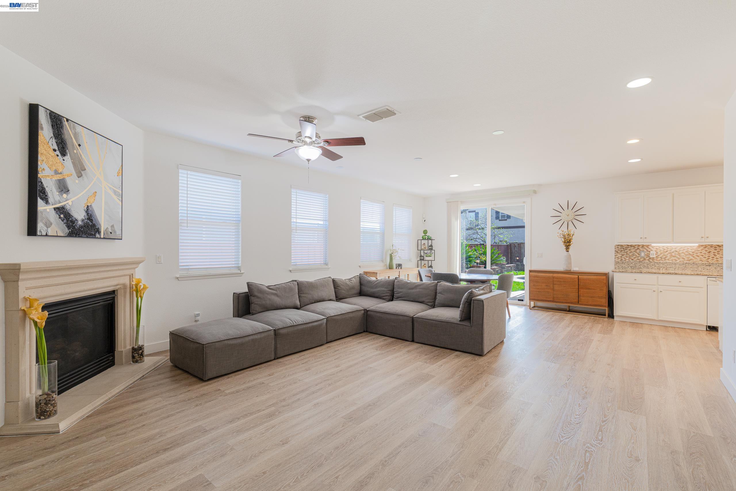 Detail Gallery Image 6 of 25 For 228 W Heritage, Mountain House,  CA 95391 - 4 Beds | 2/1 Baths