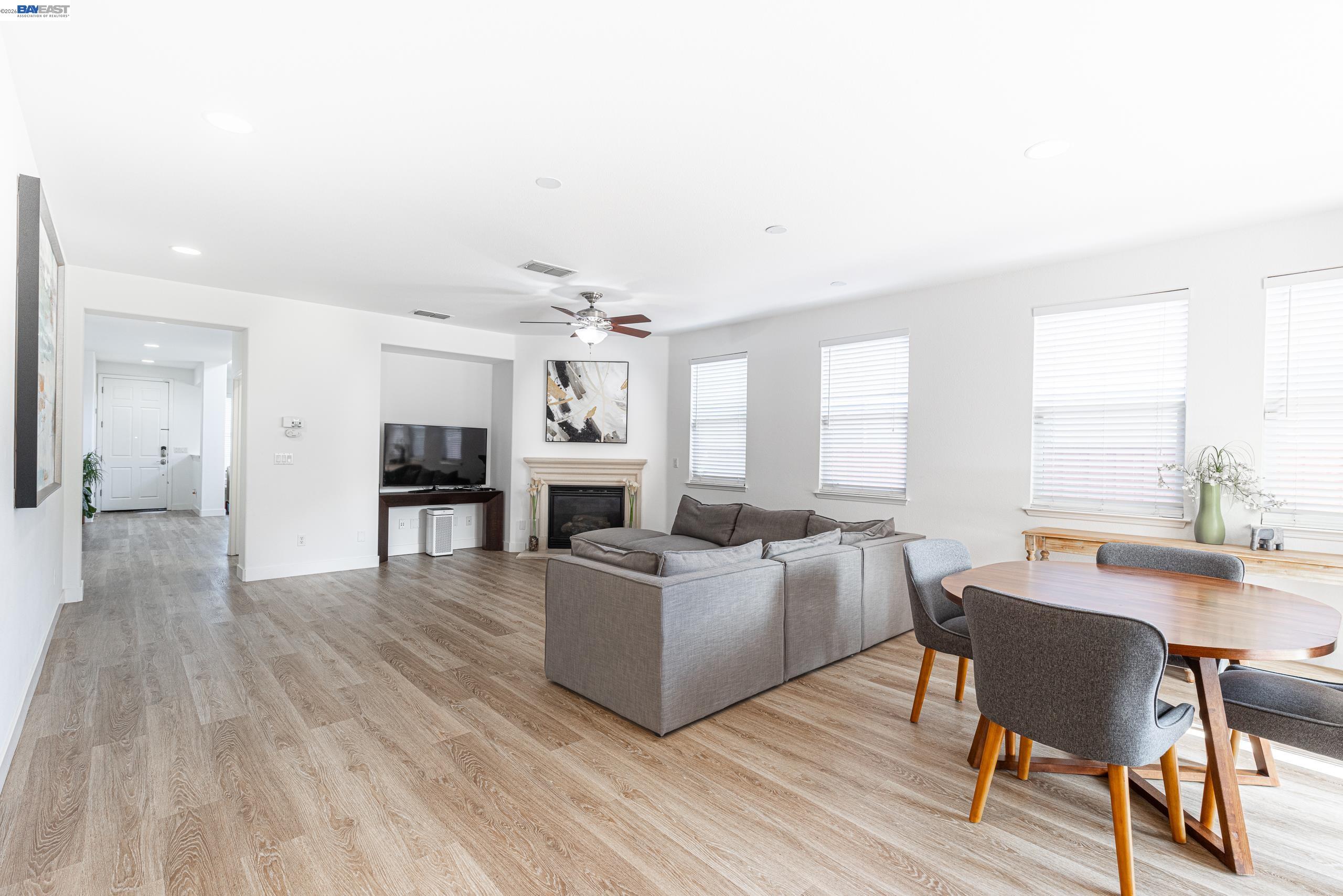 Detail Gallery Image 7 of 25 For 228 W Heritage, Mountain House,  CA 95391 - 4 Beds | 2/1 Baths