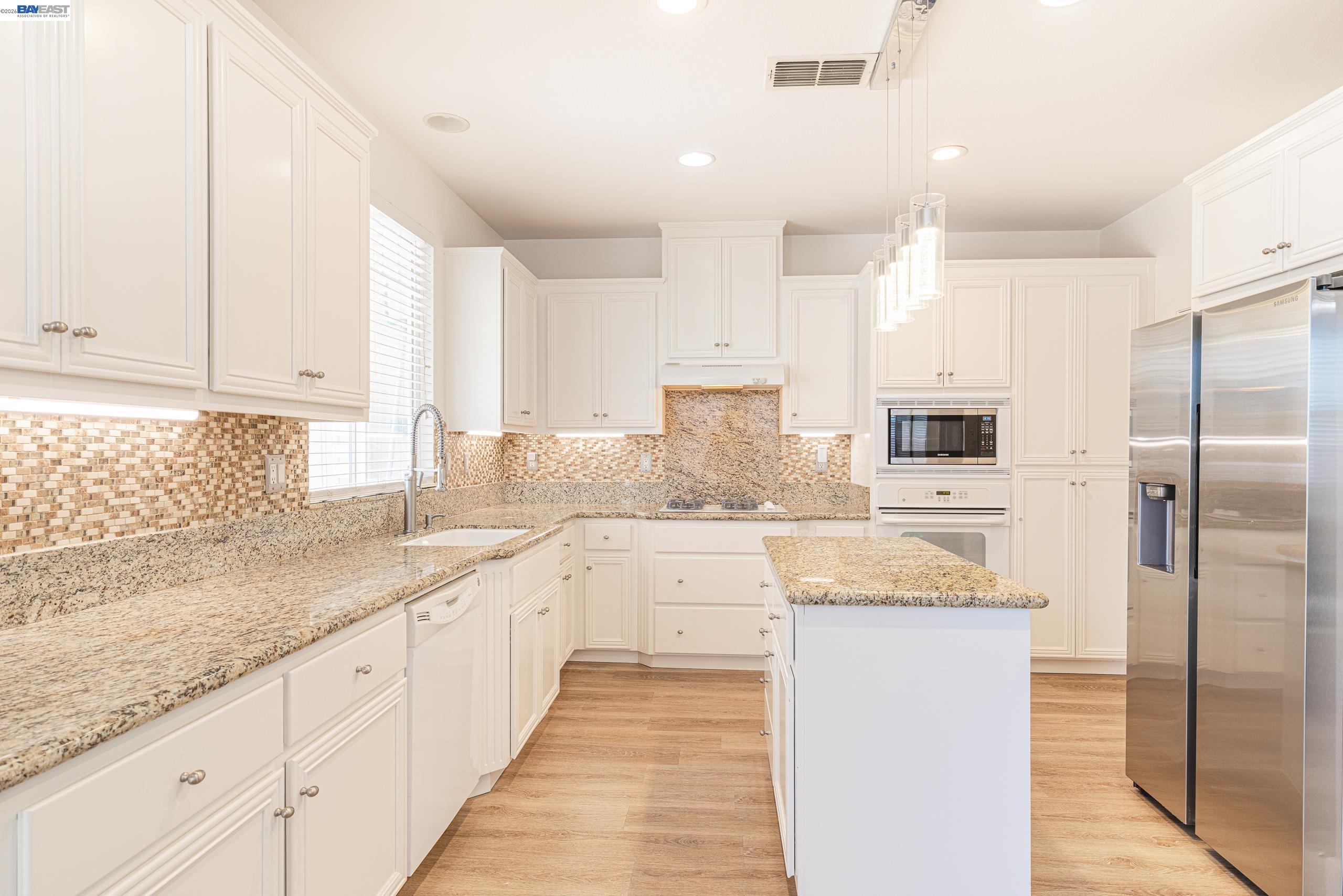 Detail Gallery Image 10 of 25 For 228 W Heritage, Mountain House,  CA 95391 - 4 Beds | 2/1 Baths