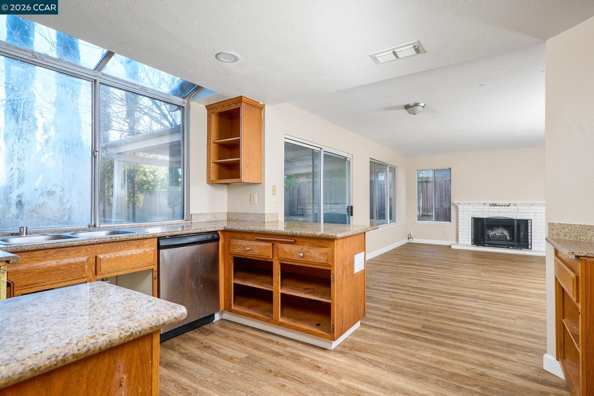 Detail Gallery Image 4 of 31 For 4625 Arabian Way, Antioch,  CA 94531 - 5 Beds | 3 Baths