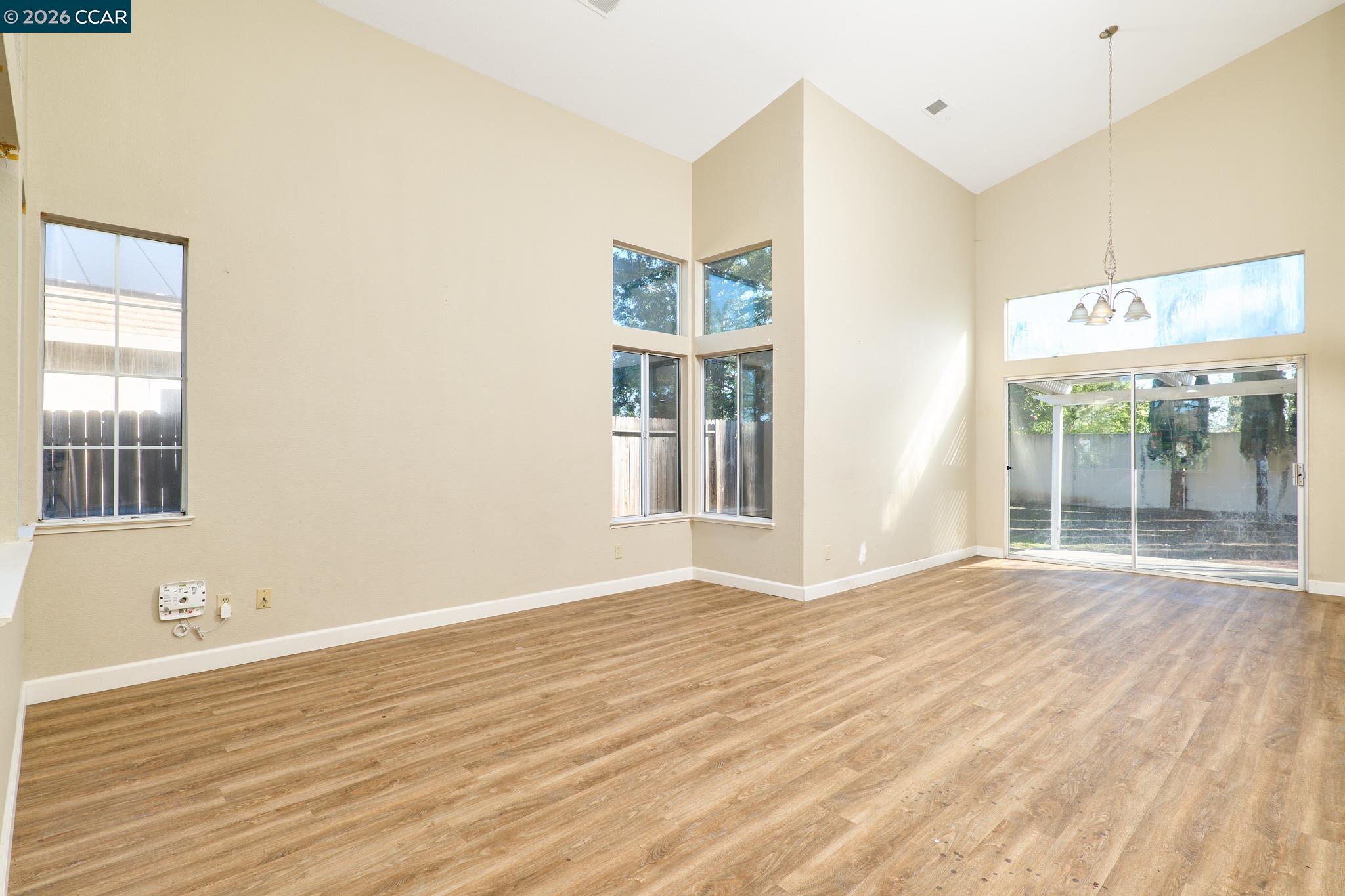 Detail Gallery Image 10 of 31 For 4625 Arabian Way, Antioch,  CA 94531 - 5 Beds | 3 Baths