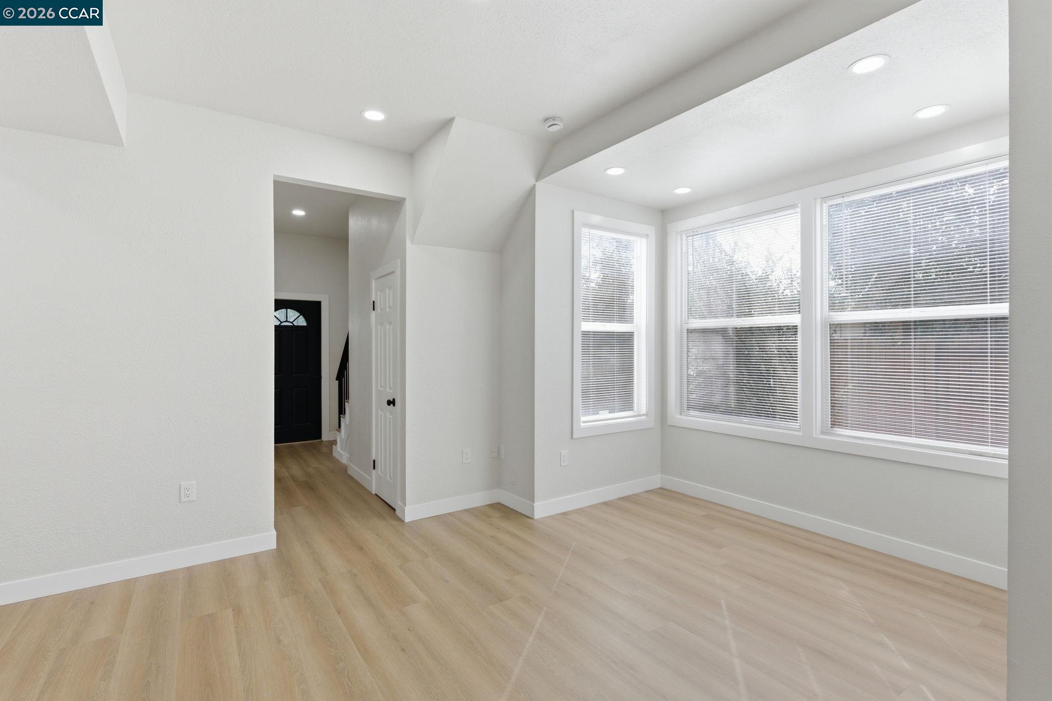 Detail Gallery Image 11 of 60 For 235 E Knoles Way, Stockton,  CA 95204 - 3 Beds | 3 Baths