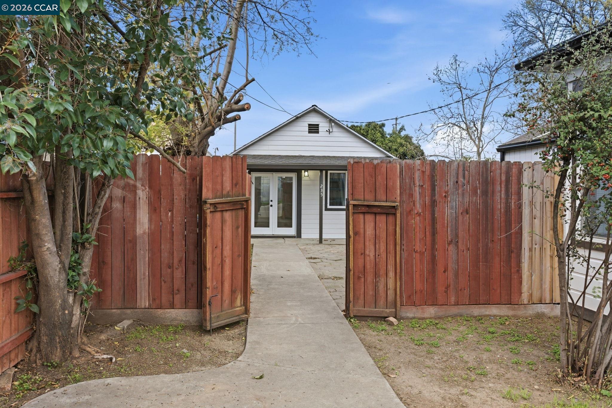 Detail Gallery Image 40 of 60 For 235 E Knoles Way, Stockton,  CA 95204 - 3 Beds | 3 Baths