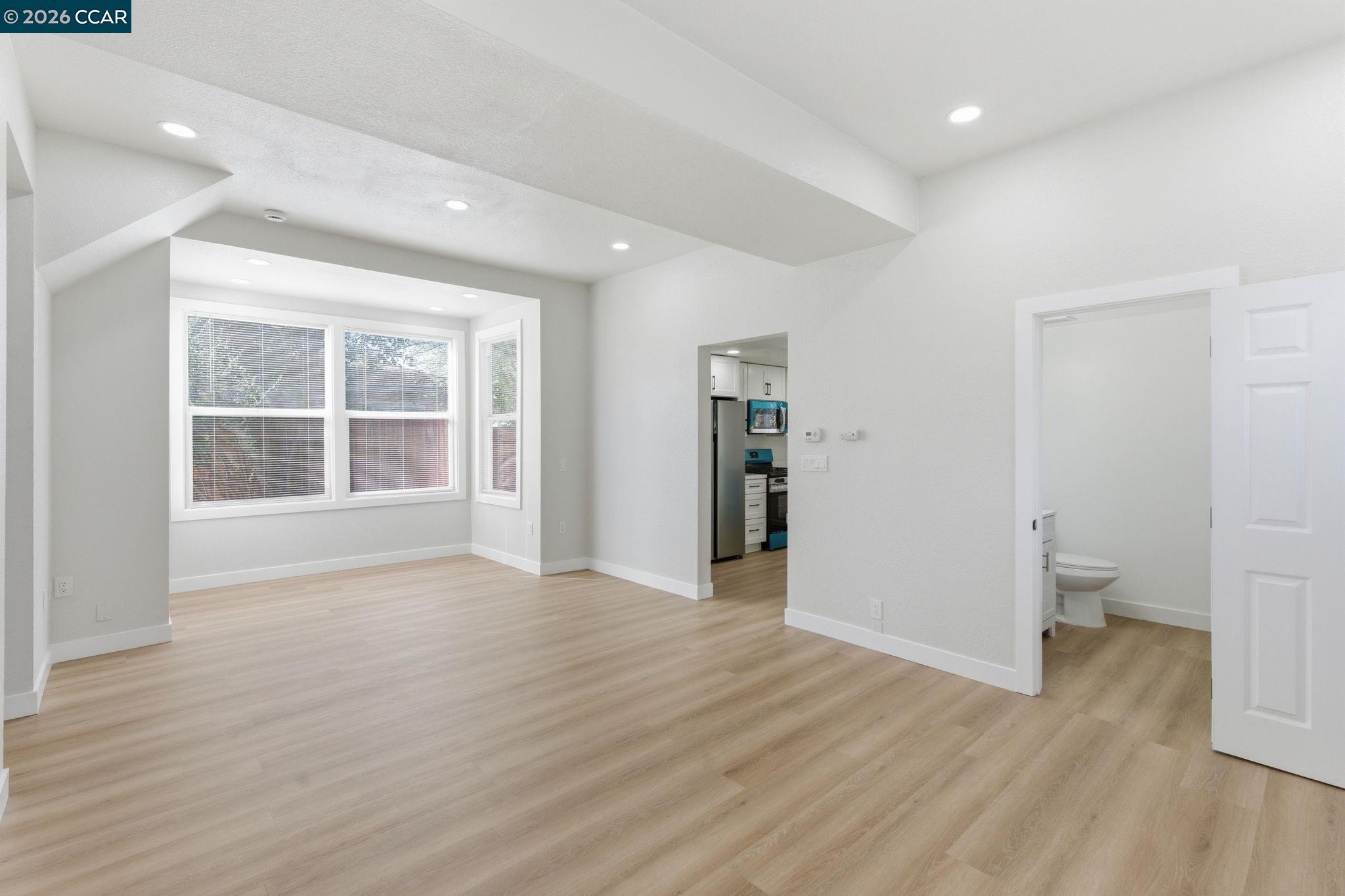 Detail Gallery Image 8 of 60 For 235 E Knoles Way, Stockton,  CA 95204 - 3 Beds | 3 Baths