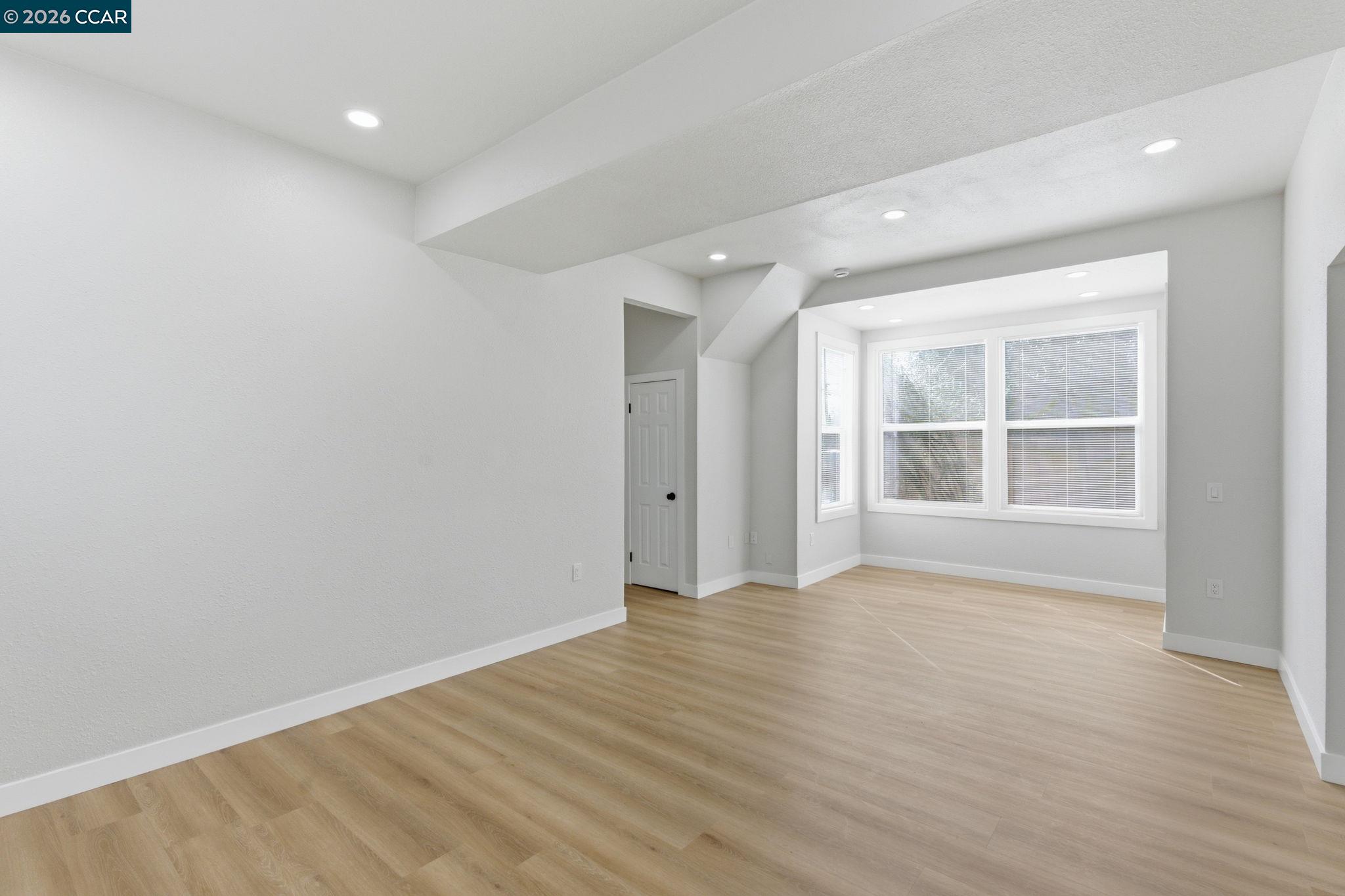 Detail Gallery Image 10 of 60 For 235 E Knoles Way, Stockton,  CA 95204 - 3 Beds | 3 Baths