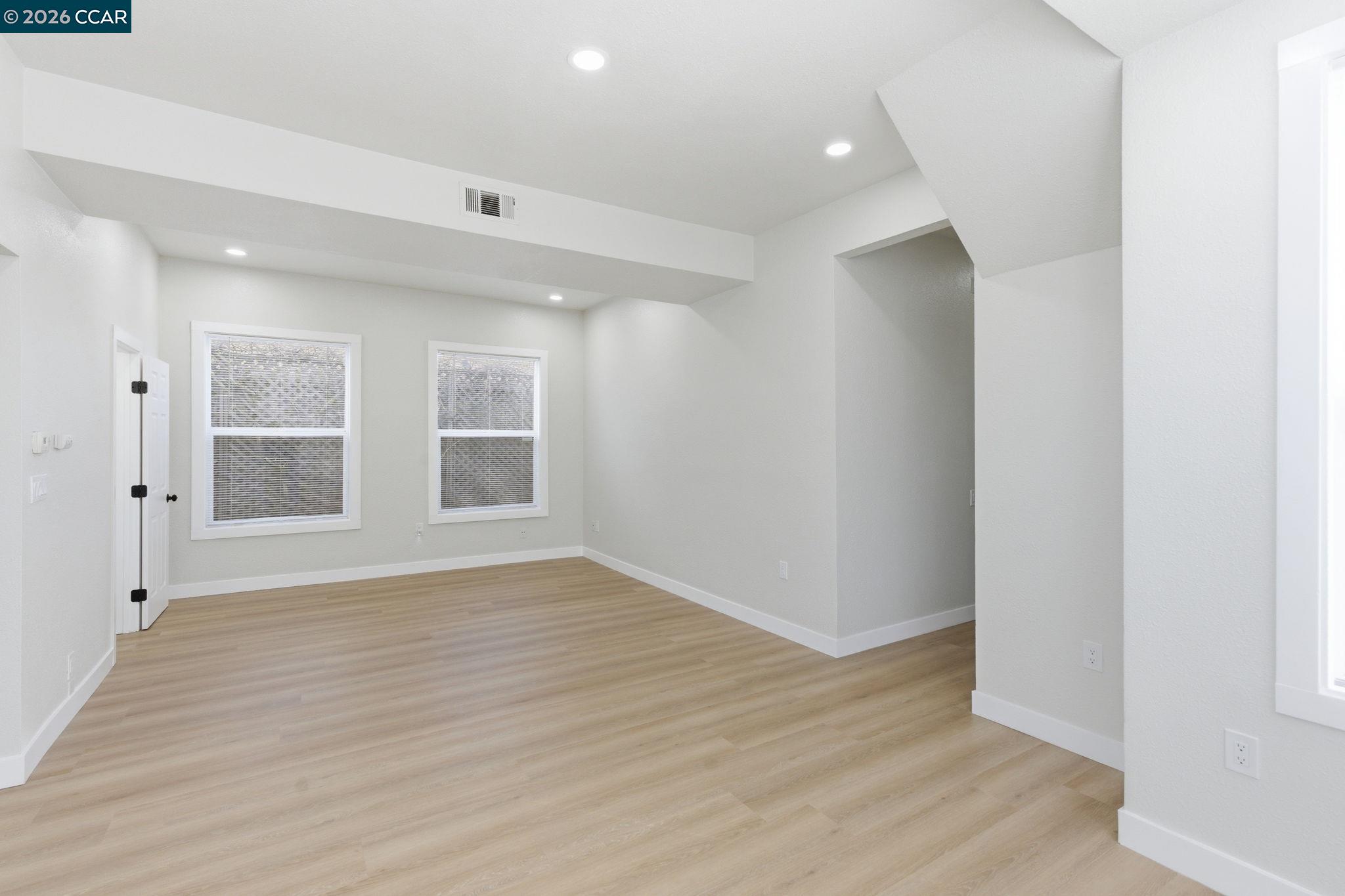 Detail Gallery Image 12 of 60 For 235 E Knoles Way, Stockton,  CA 95204 - – Beds | – Baths