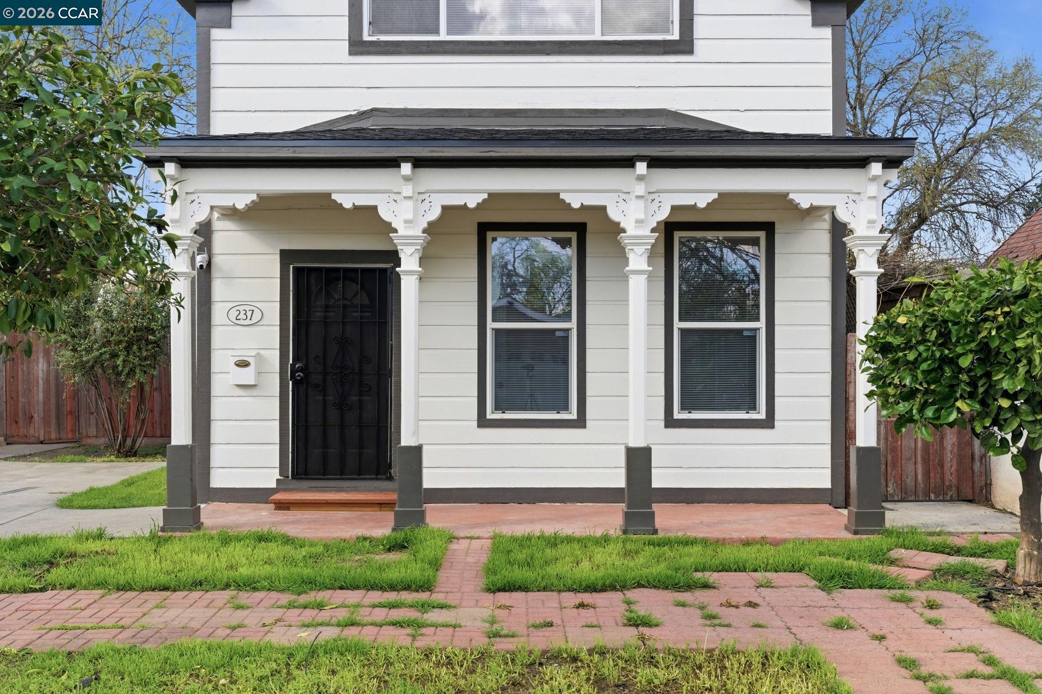 Detail Gallery Image 4 of 60 For 235 E Knoles Way, Stockton,  CA 95204 - – Beds | – Baths