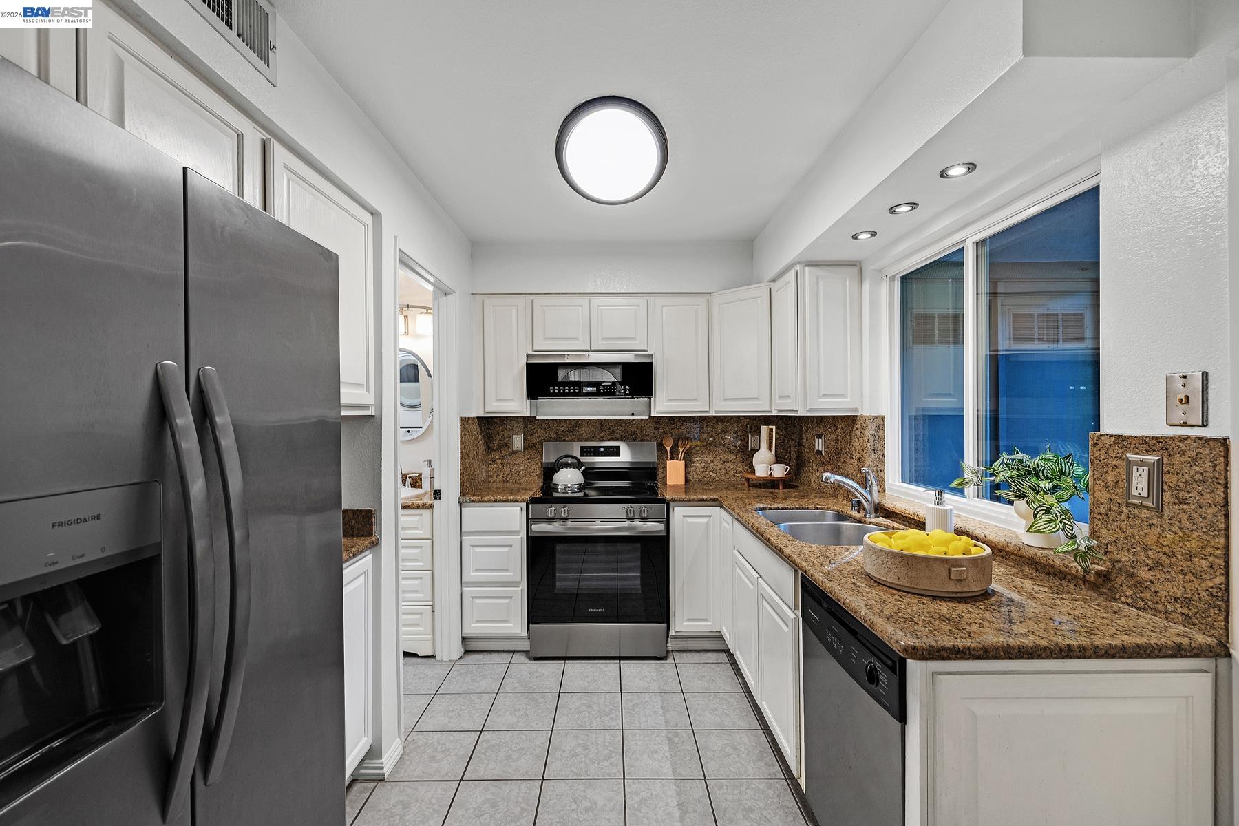 Detail Gallery Image 12 of 50 For 4229 Tanager Cmn, Fremont,  CA 94555 - 2 Beds | 1/1 Baths