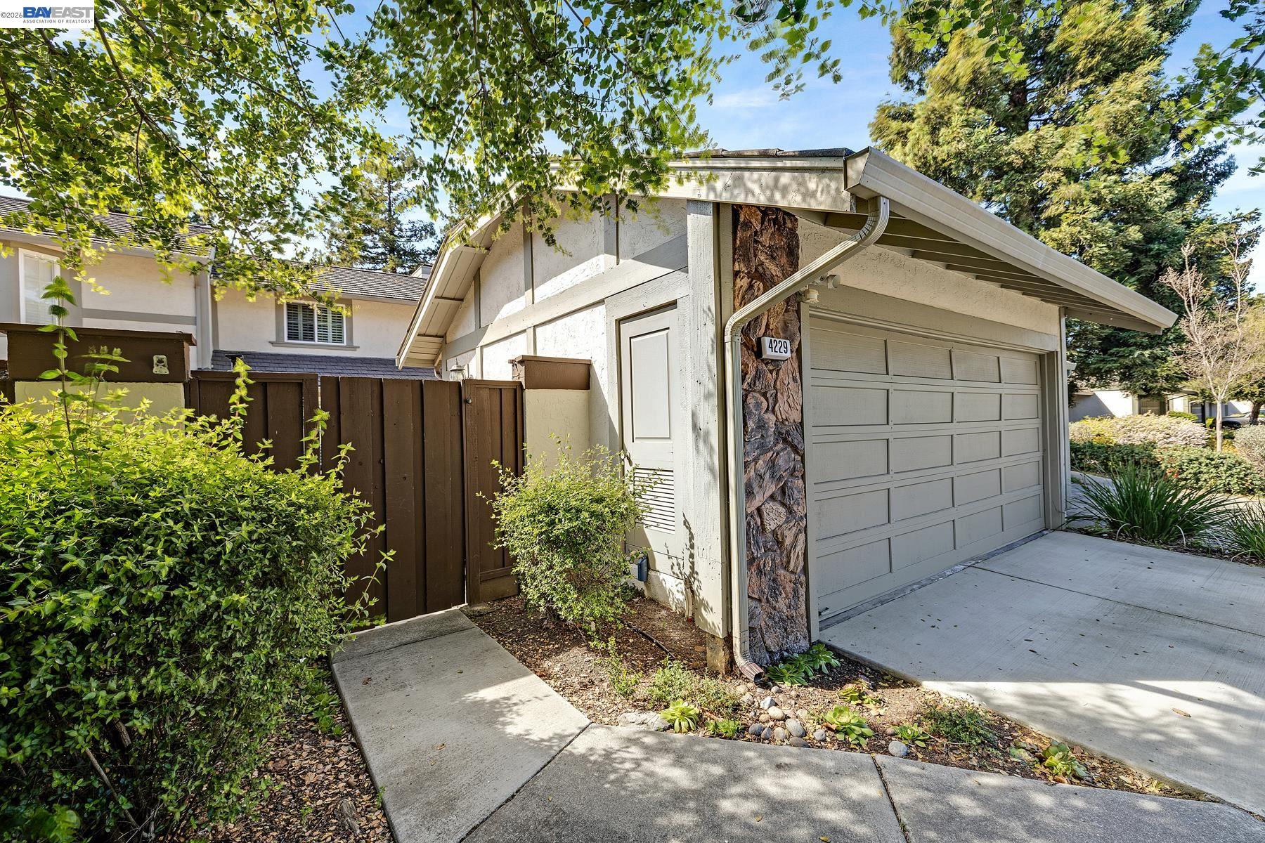 Detail Gallery Image 28 of 50 For 4229 Tanager Cmn, Fremont,  CA 94555 - 2 Beds | 1/1 Baths
