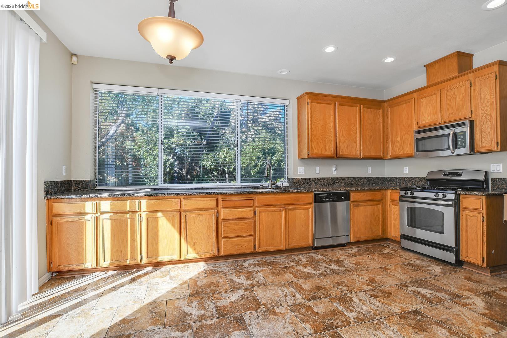 2451 Carpinteria DR, Antioch CA 94531 — photo 4