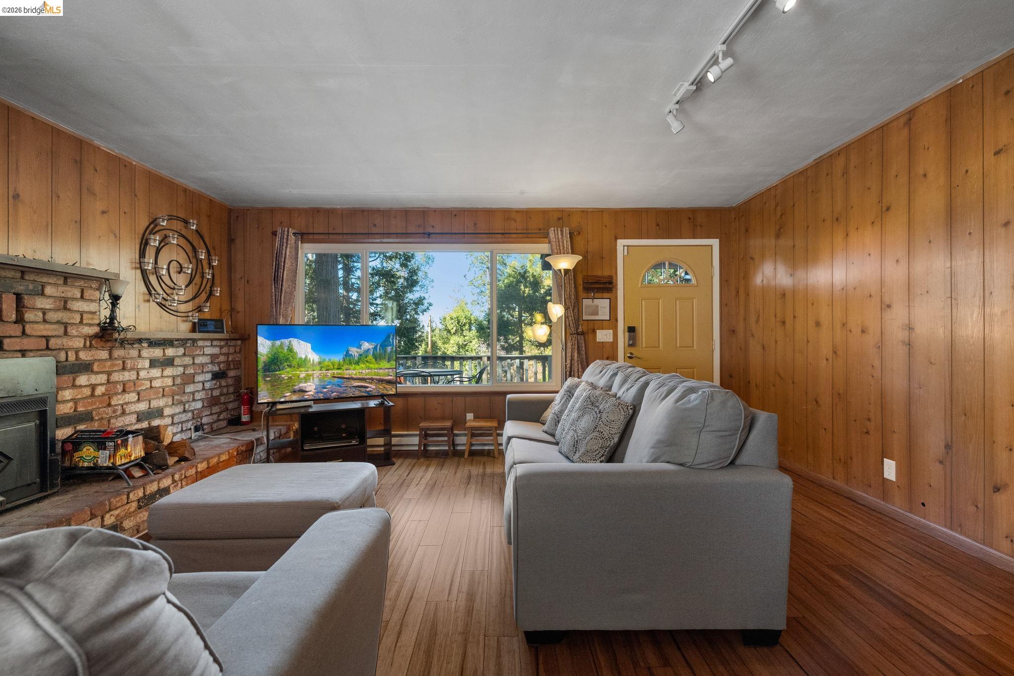 Detail Gallery Image 3 of 24 For 24363 Jeanita Ln, Mi Wuk Village,  CA 95346 - 3 Beds | 2 Baths