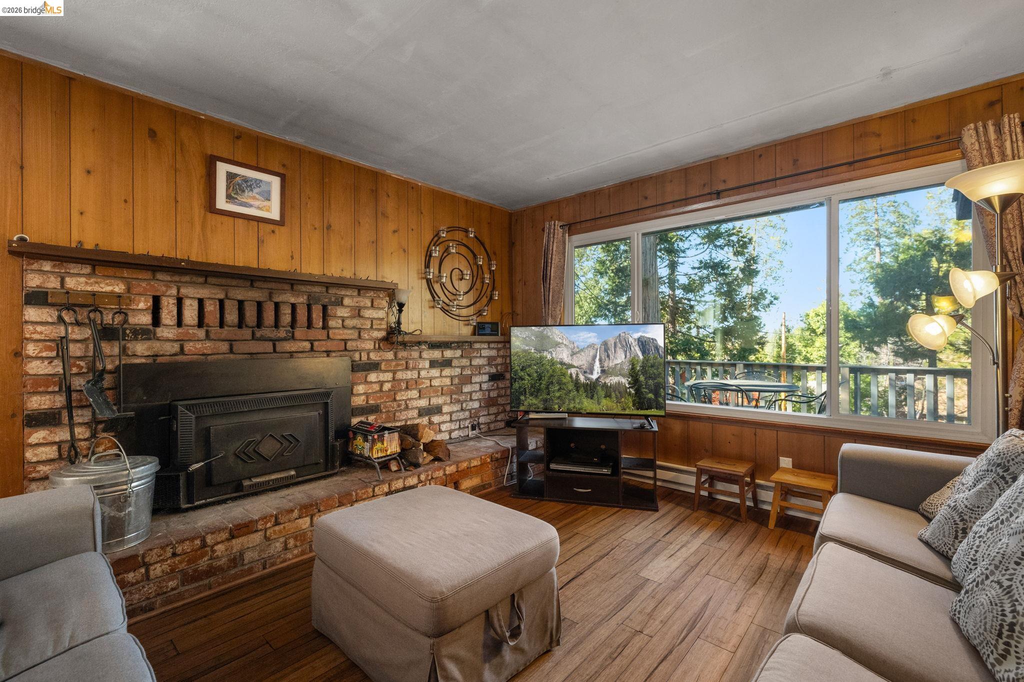 Detail Gallery Image 4 of 24 For 24363 Jeanita Ln, Mi Wuk Village,  CA 95346 - 3 Beds | 2 Baths