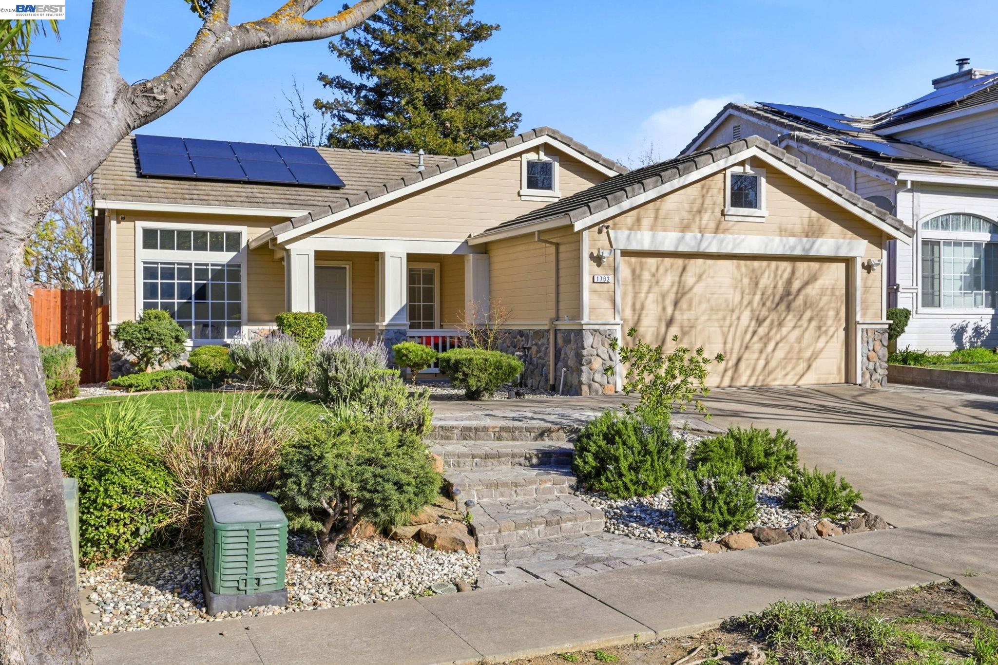 Detail Gallery Image 3 of 53 For 1702 Highland Cir, Fairfield,  CA 94534 - 4 Beds | 2 Baths