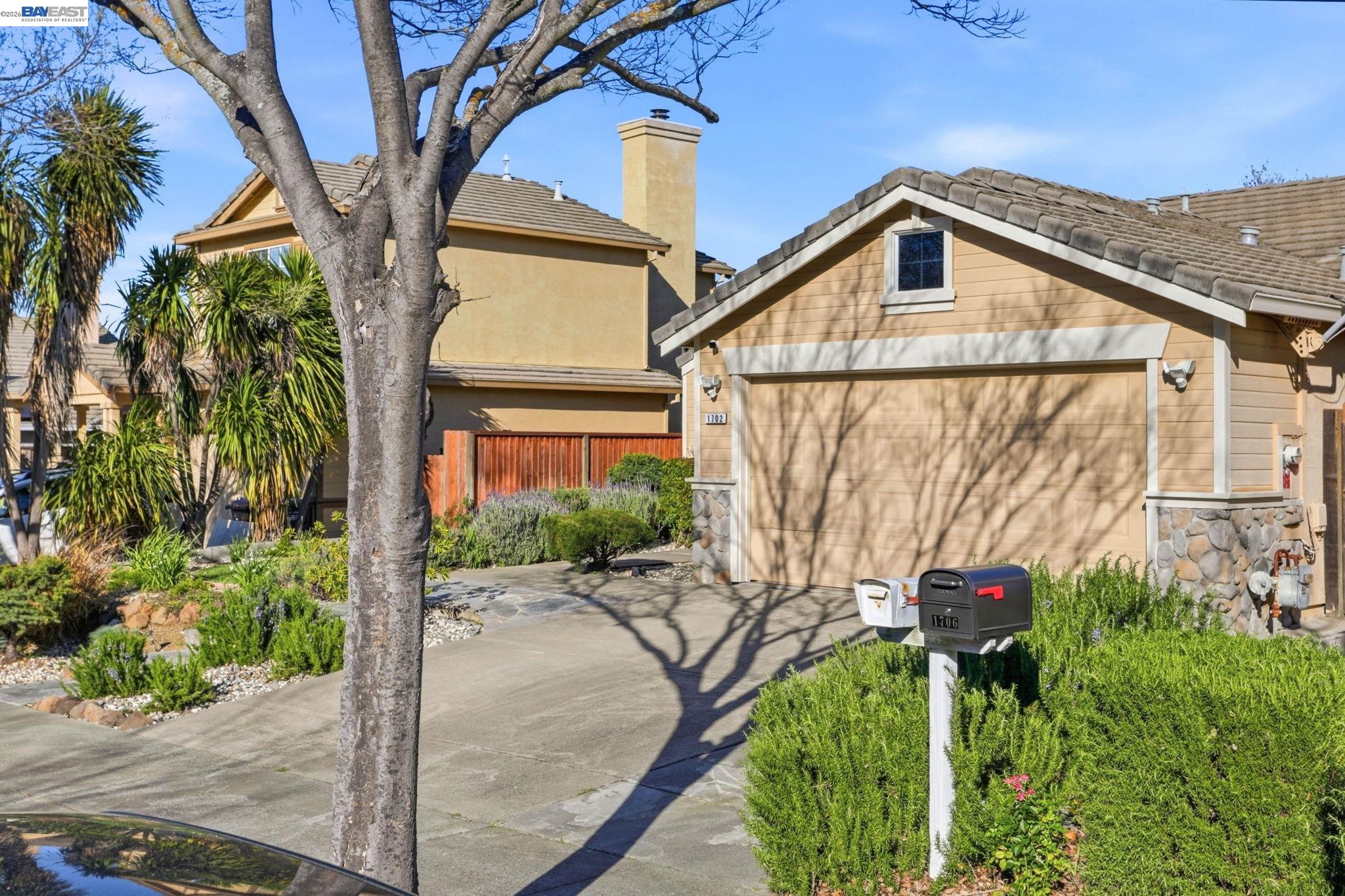 Detail Gallery Image 4 of 53 For 1702 Highland Cir, Fairfield,  CA 94534 - 4 Beds | 2 Baths