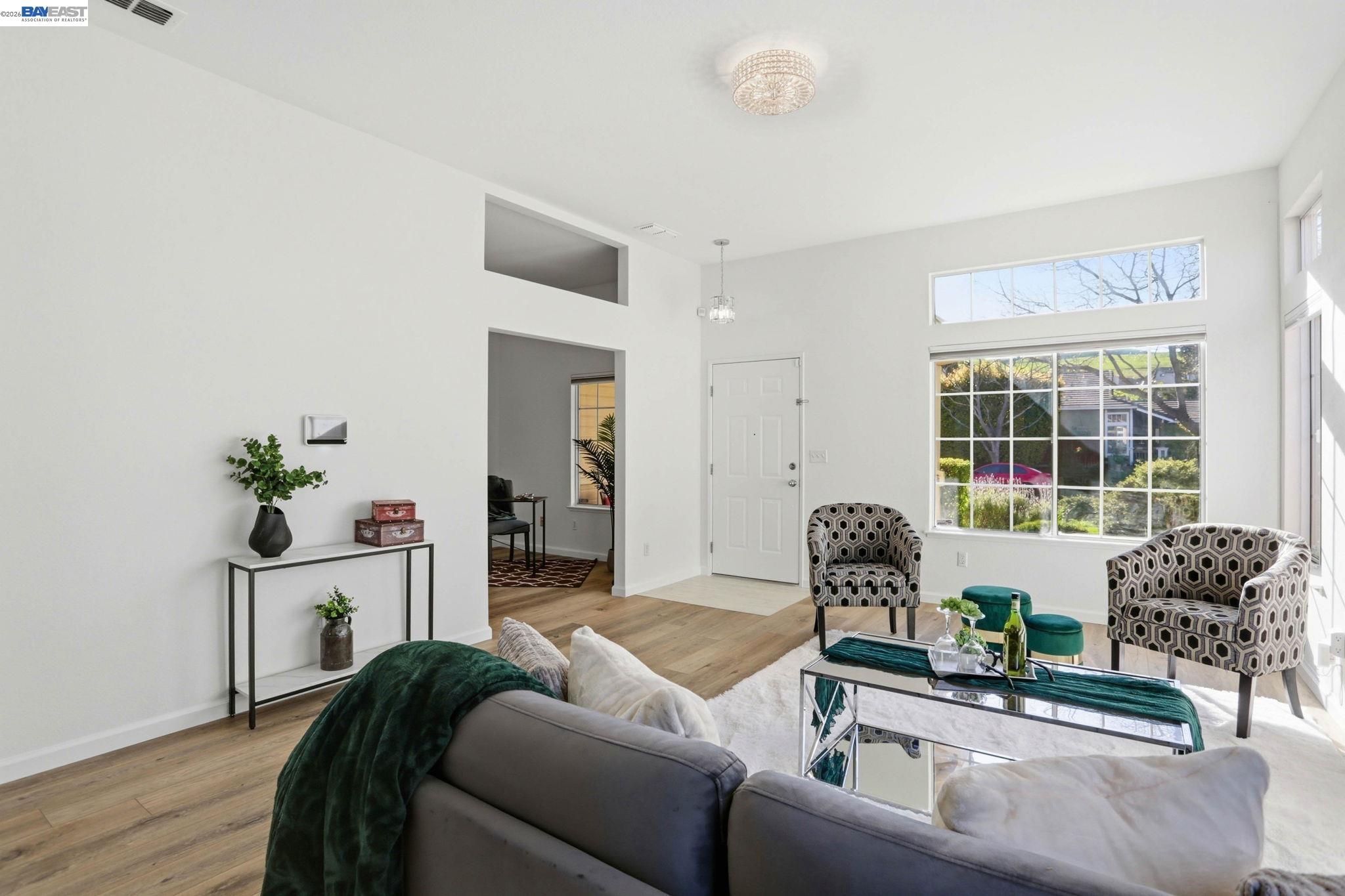 Detail Gallery Image 10 of 53 For 1702 Highland Cir, Fairfield,  CA 94534 - 4 Beds | 2 Baths